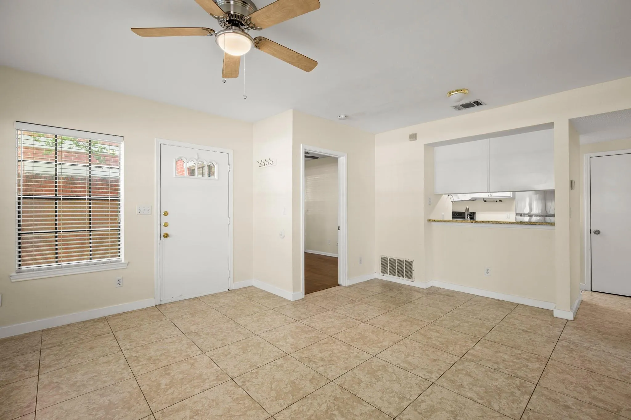 Photo 2 of 712 W 21ST ST #101