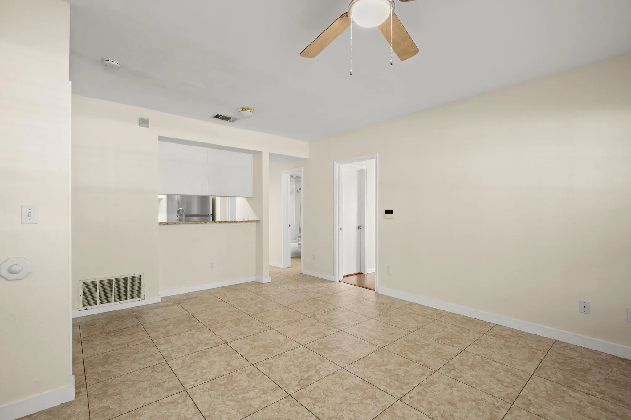 Photo 5 of 712 W 21ST ST #101
