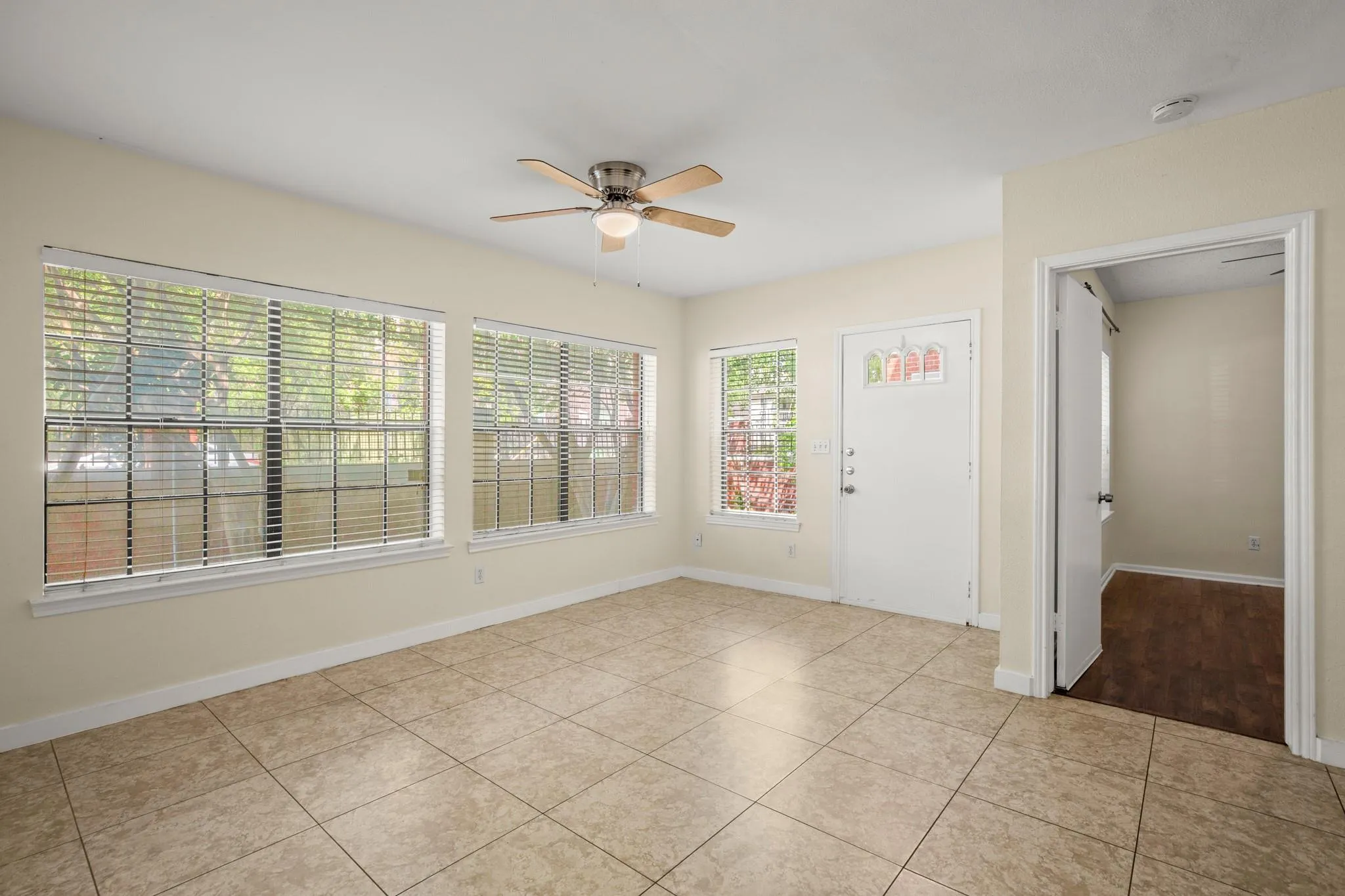 Photo 3 of 712 W 21ST ST #101