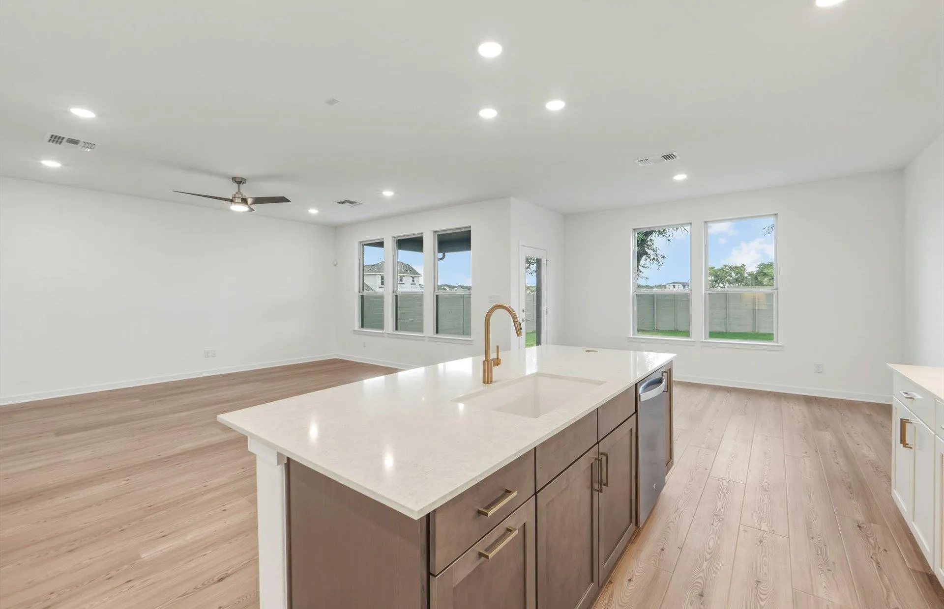 Photo 5 of 1816 SPRING MOUNTAIN CV