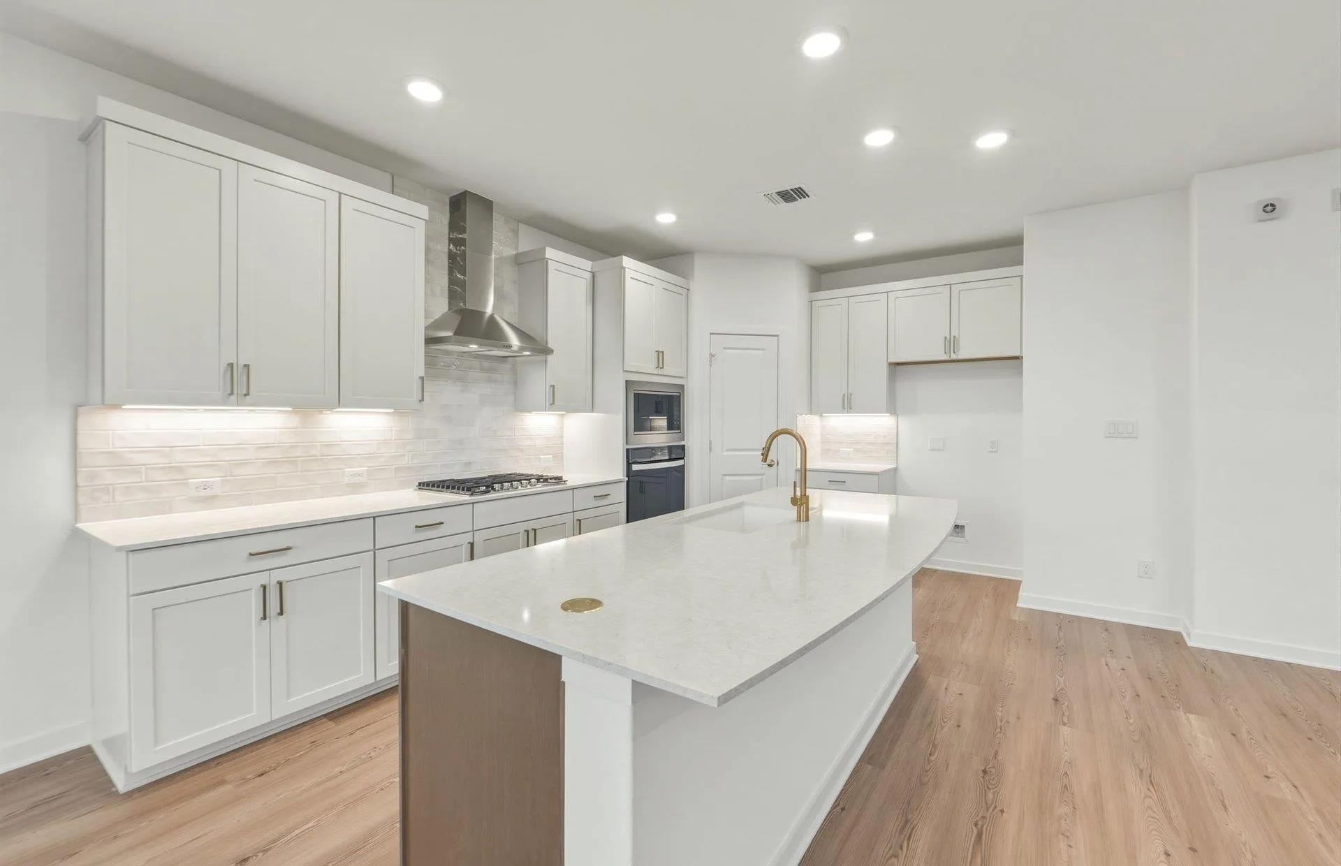 Photo 3 of 1816 SPRING MOUNTAIN CV