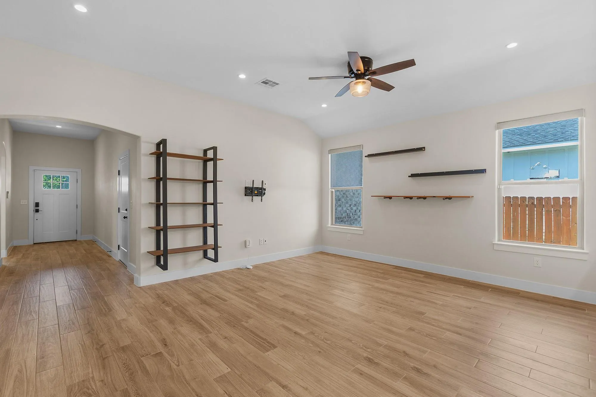 Photo 2 of 303 W BROWNING ST