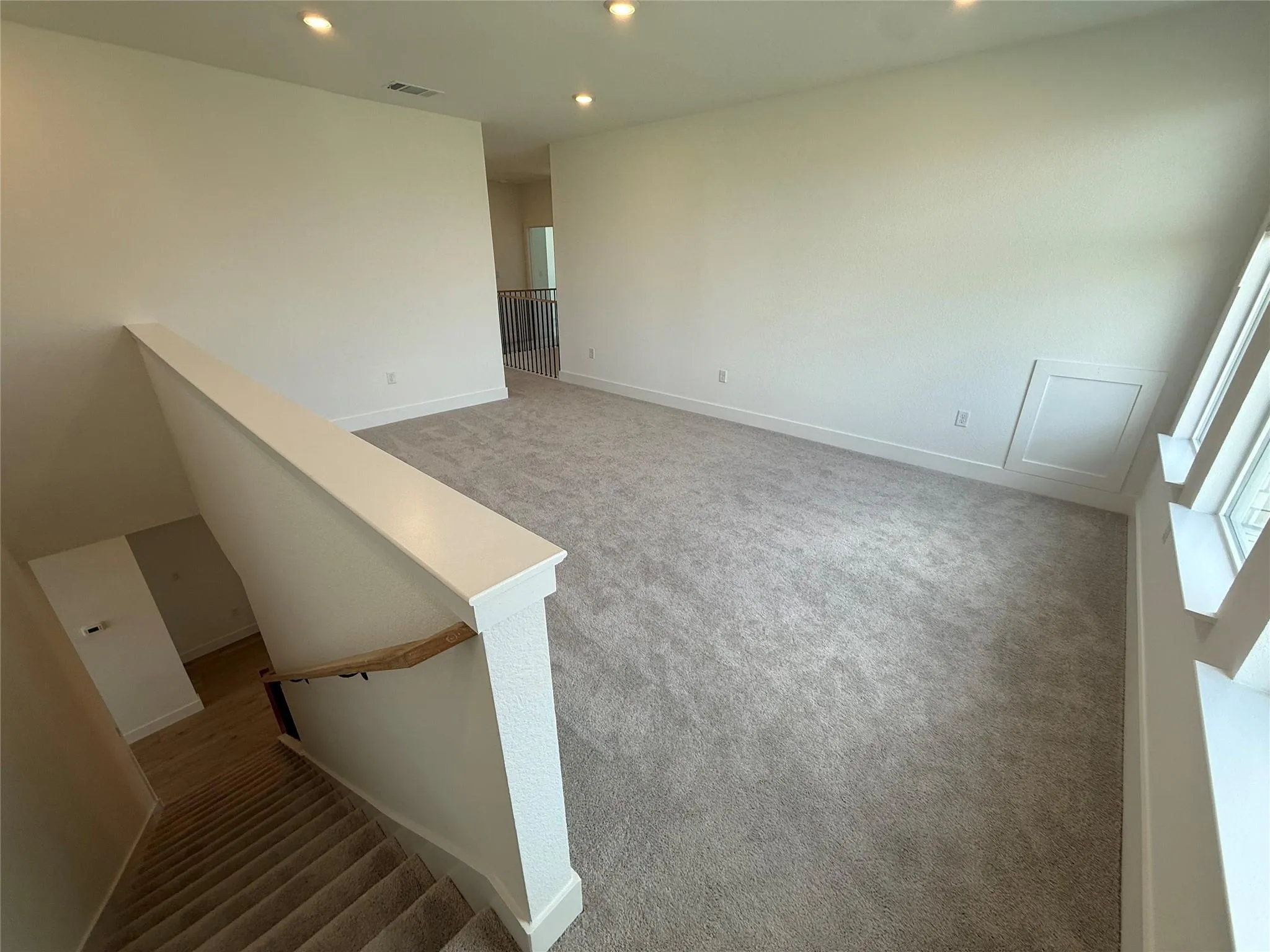Photo 5 of 510 CORNICHE CIR