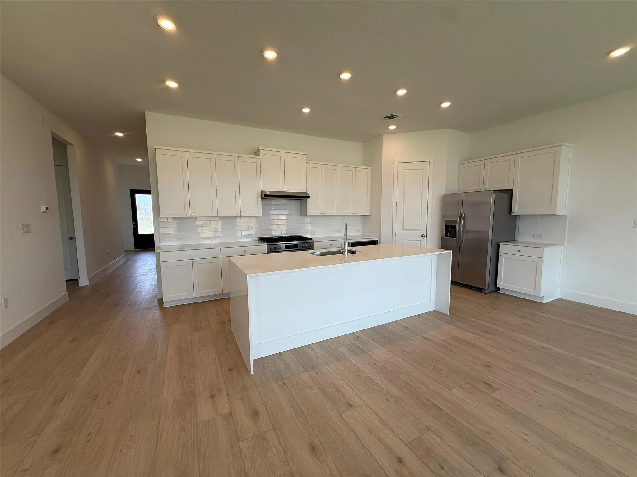 Photo 3 of 510 CORNICHE CIR