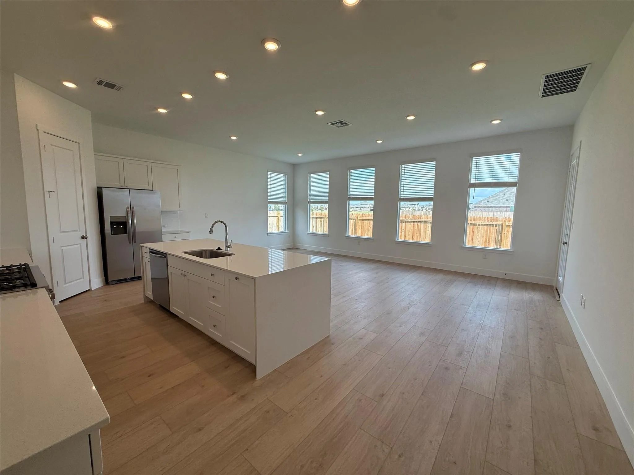 Photo 2 of 510 CORNICHE CIR