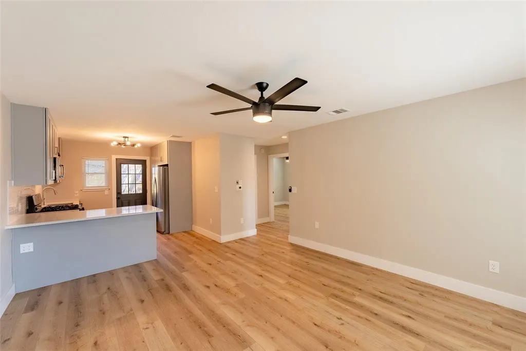 Photo 4 of 4306 SHALLOWBROOK TRL