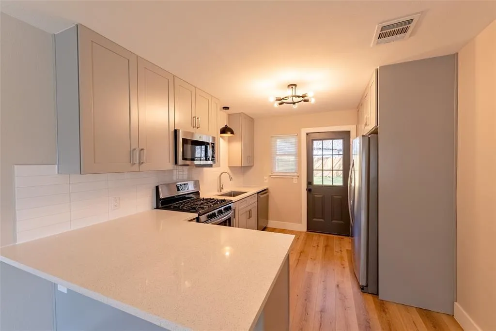Photo 5 of 4306 SHALLOWBROOK TRL