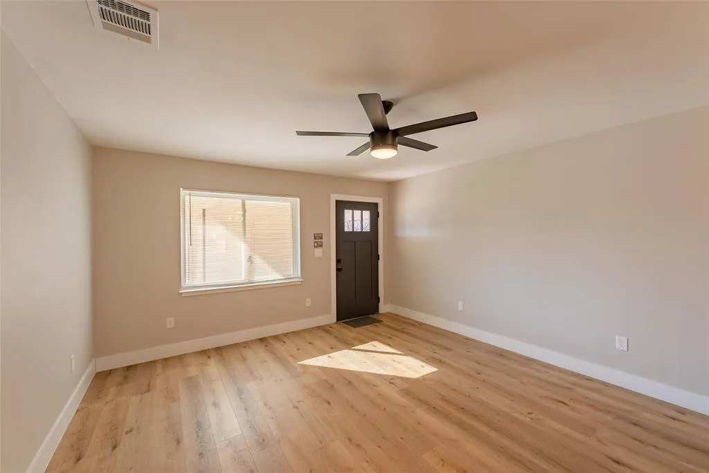 Photo 3 of 4306 SHALLOWBROOK TRL