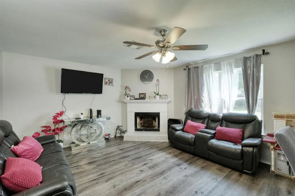 Photo 4 of 3808 JULIANAS WAY