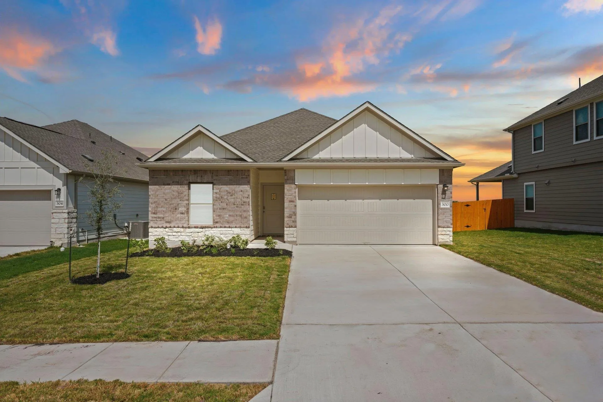 Photo of 300 SLEEP HOLLOW, Jarrell, TX, 76537
