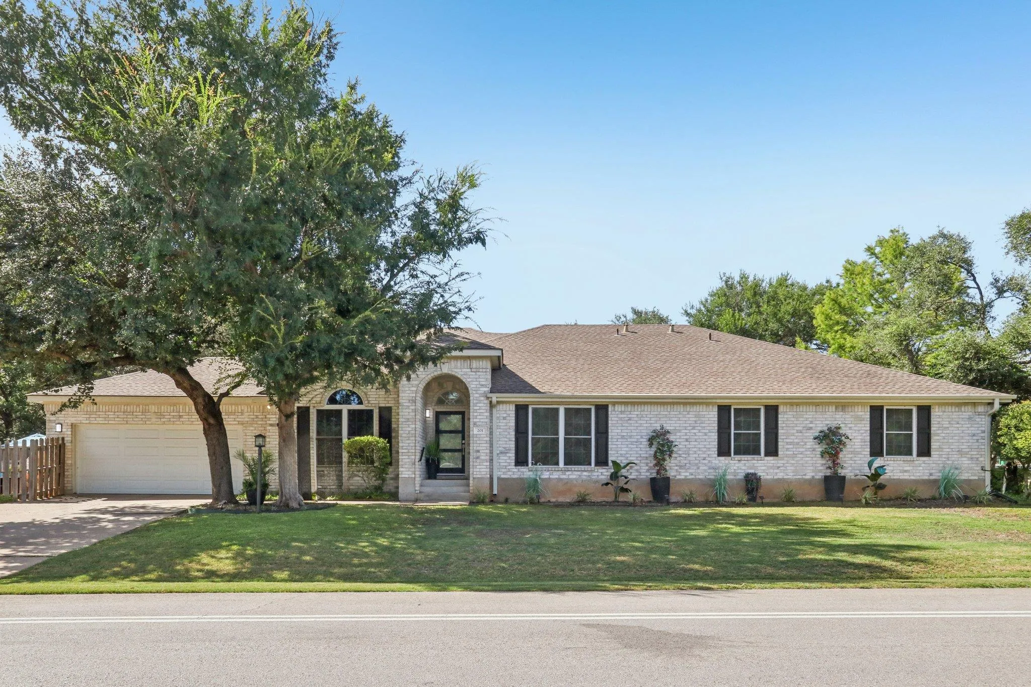 Photo of 201 SAILMASTER ST, Lakeway, TX, 78734