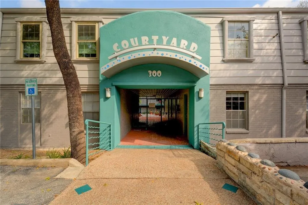 Photo 4 of 300 CROCKETT ST #114