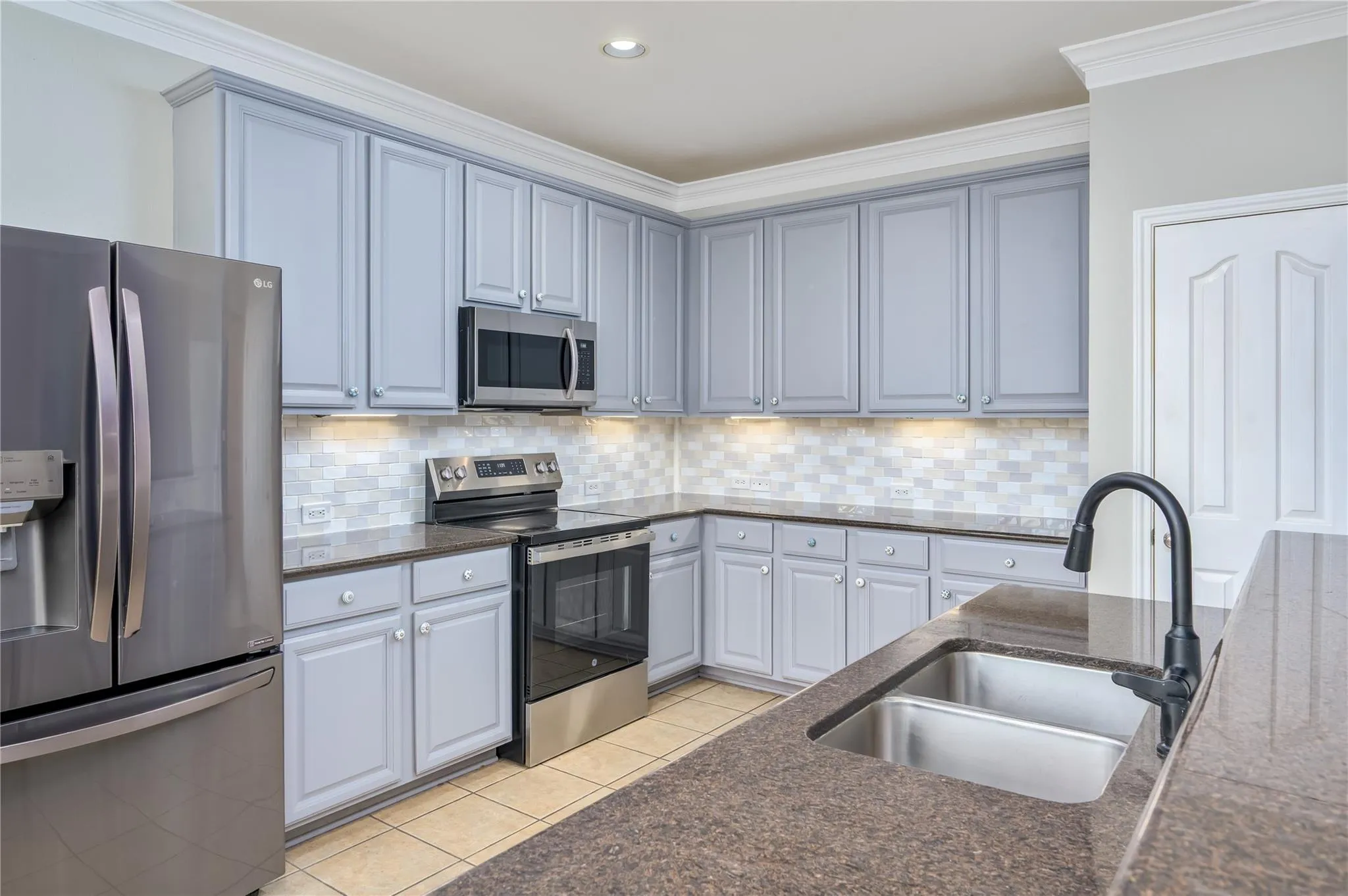Photo 4 of 22121 ROSE GRASS LN