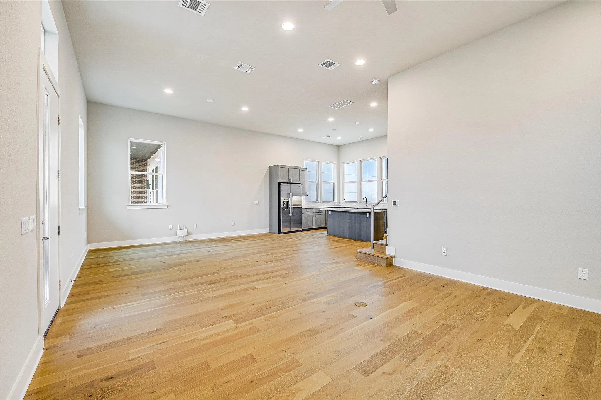Photo 5 of 6136 FLORENCIA LN