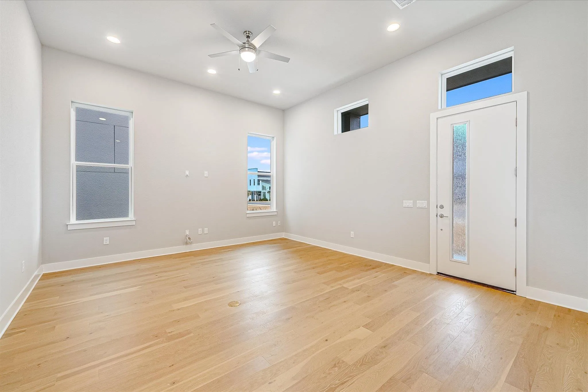 Photo 4 of 6136 FLORENCIA LN