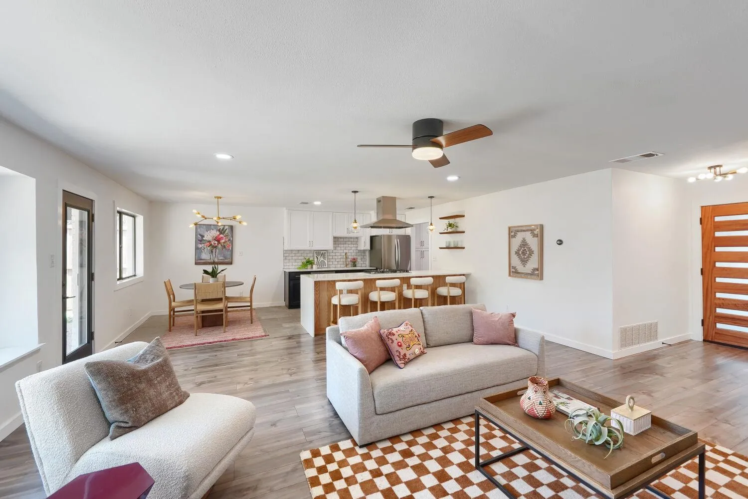 Photo 2 of 6108 BRIDLINGTON CIR