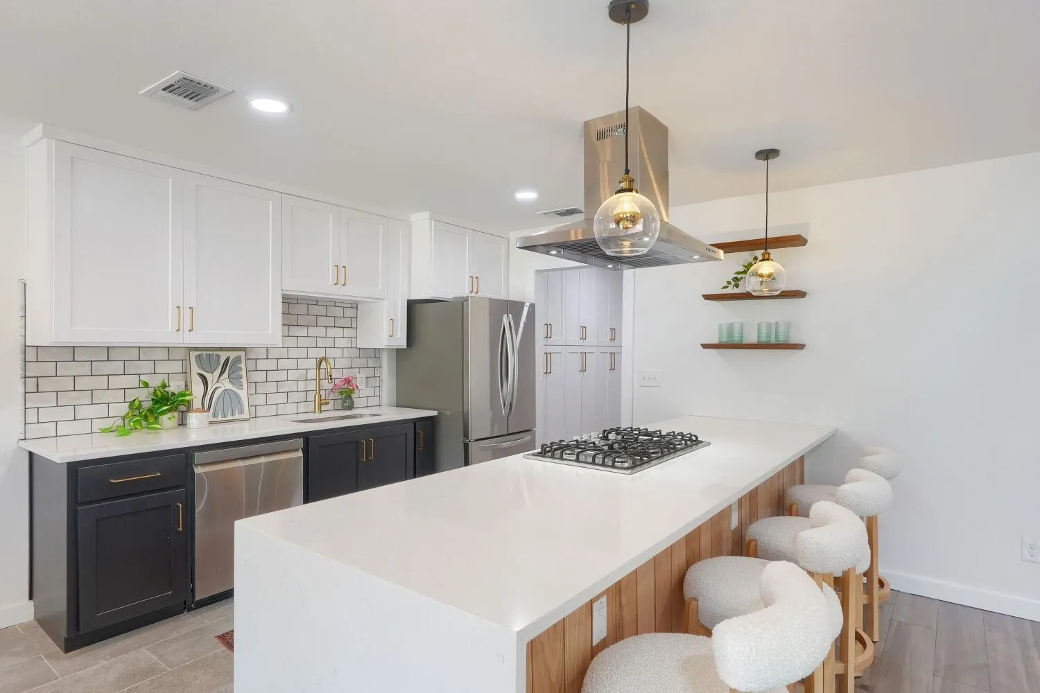 Photo 3 of 6108 BRIDLINGTON CIR