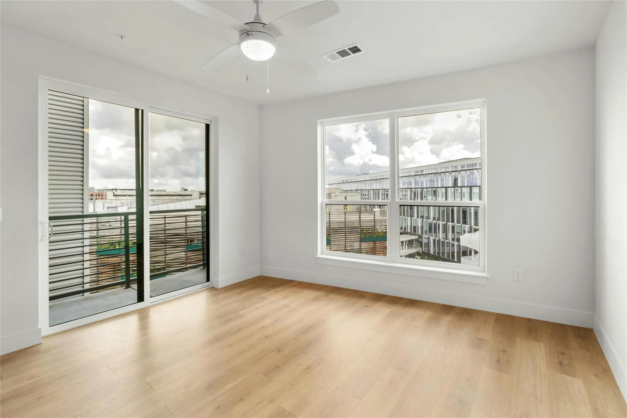 Photo 4 of 1701 SIMOND AVE #644