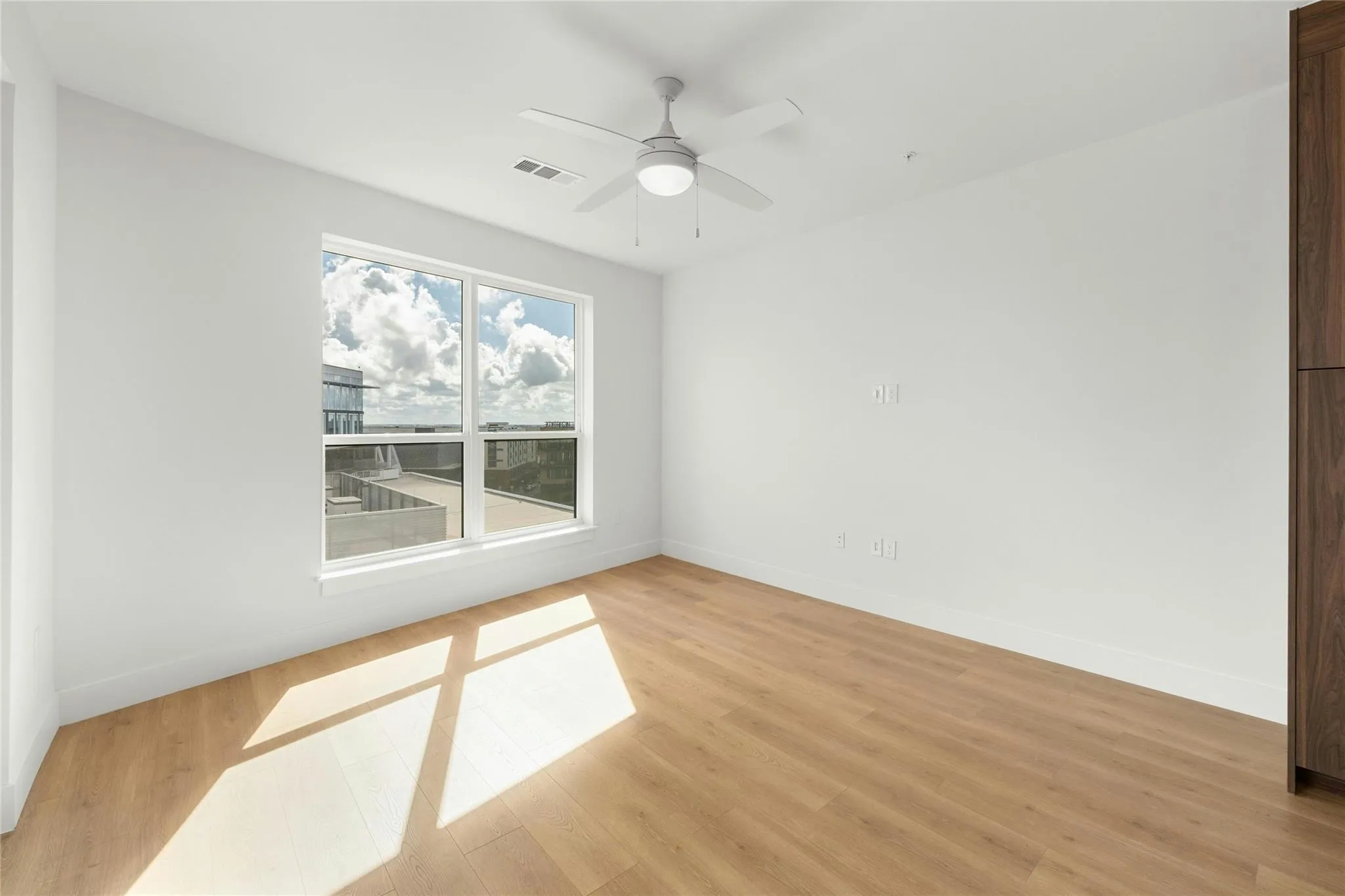 Photo 2 of 1701 SIMOND AVE #644
