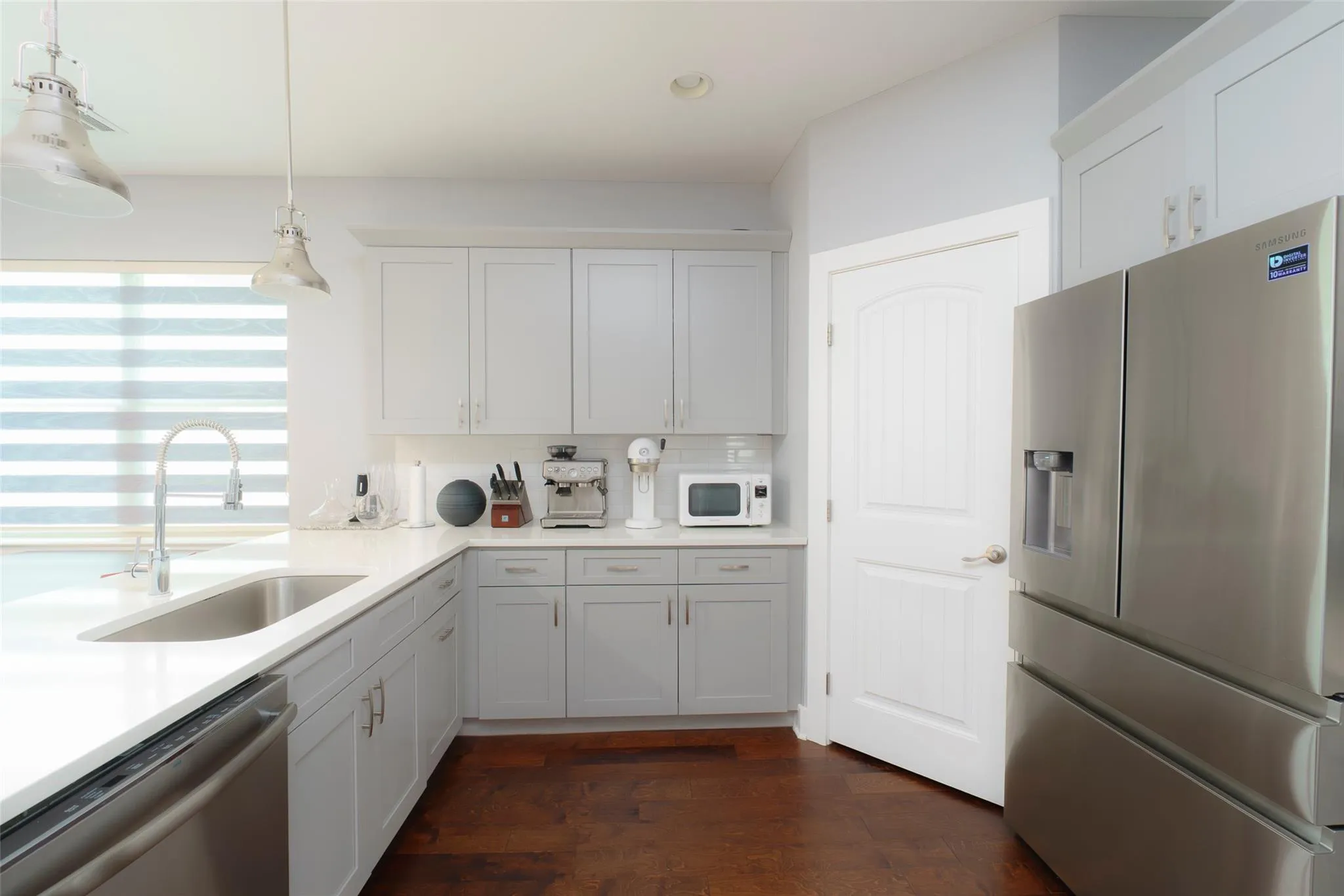 Photo 3 of 302 DELMAR AVE #B