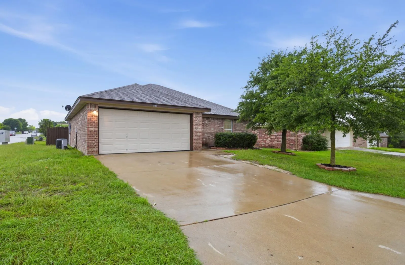 Photo of 101 SOAPSTONE DR, Jarrell, TX, 76537