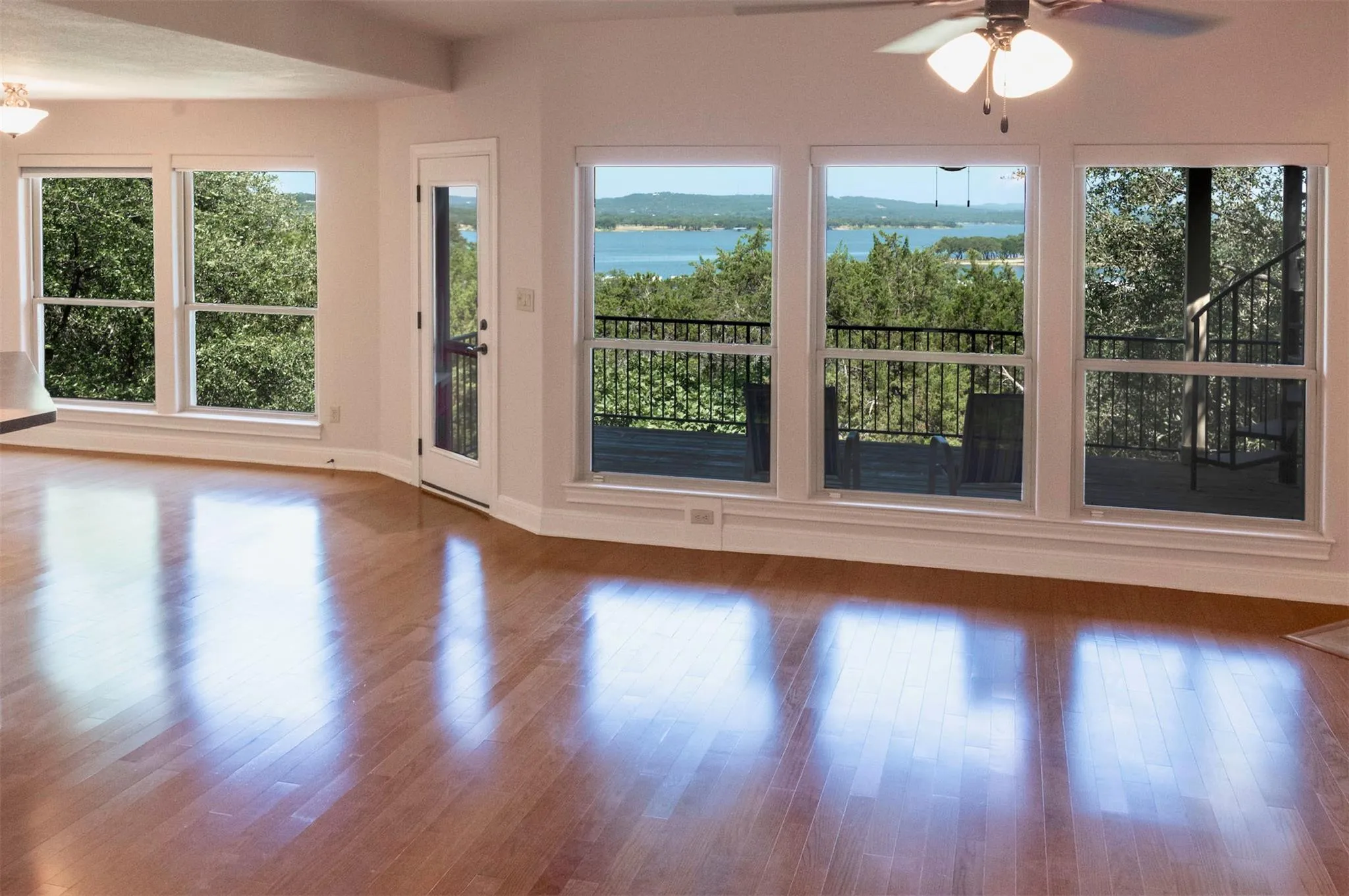 Photo of 6400 LAKESHORE DR, Lago Vista, TX, 78645