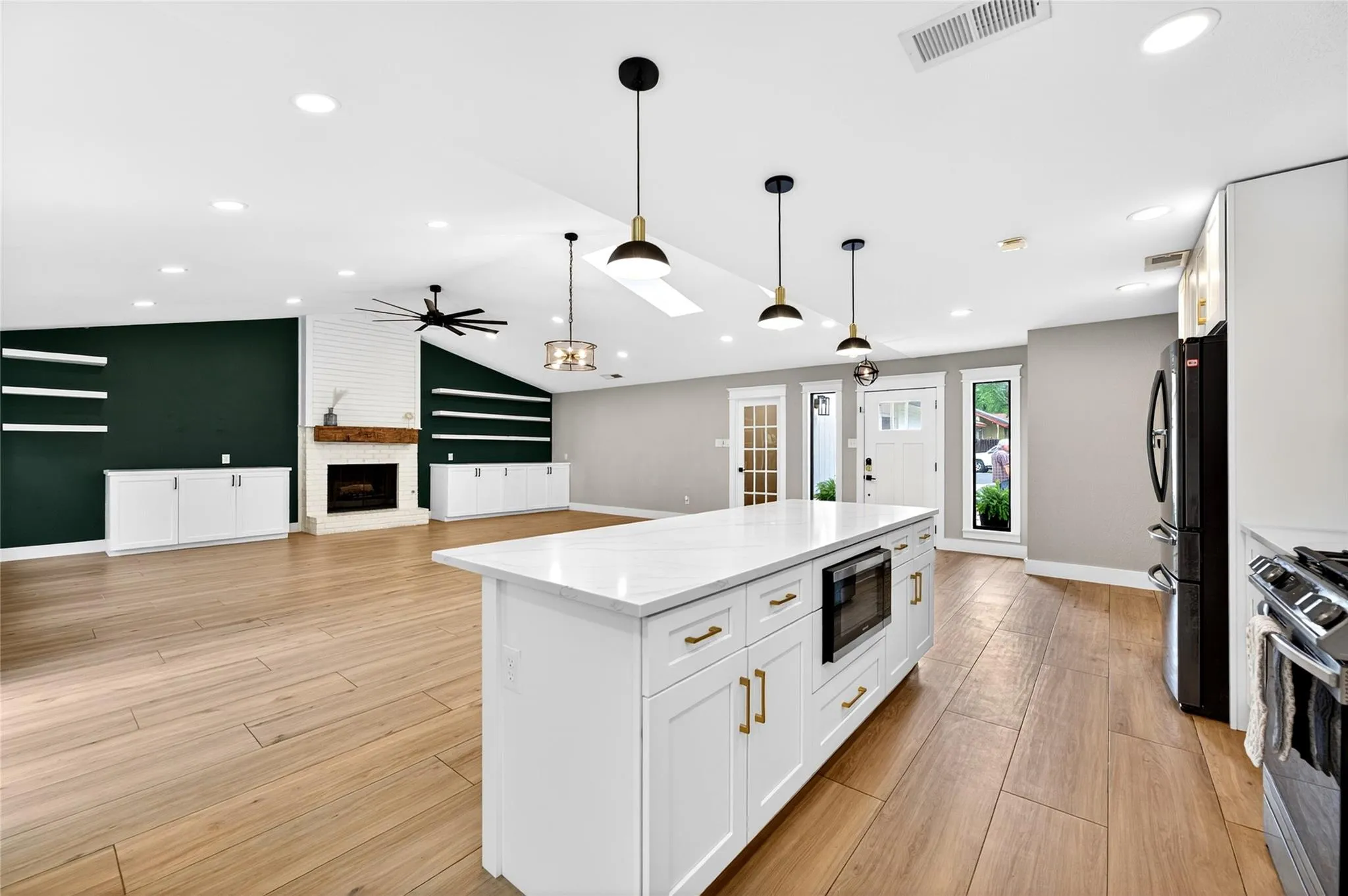 Photo 5 of 6703 DANWOOD DR