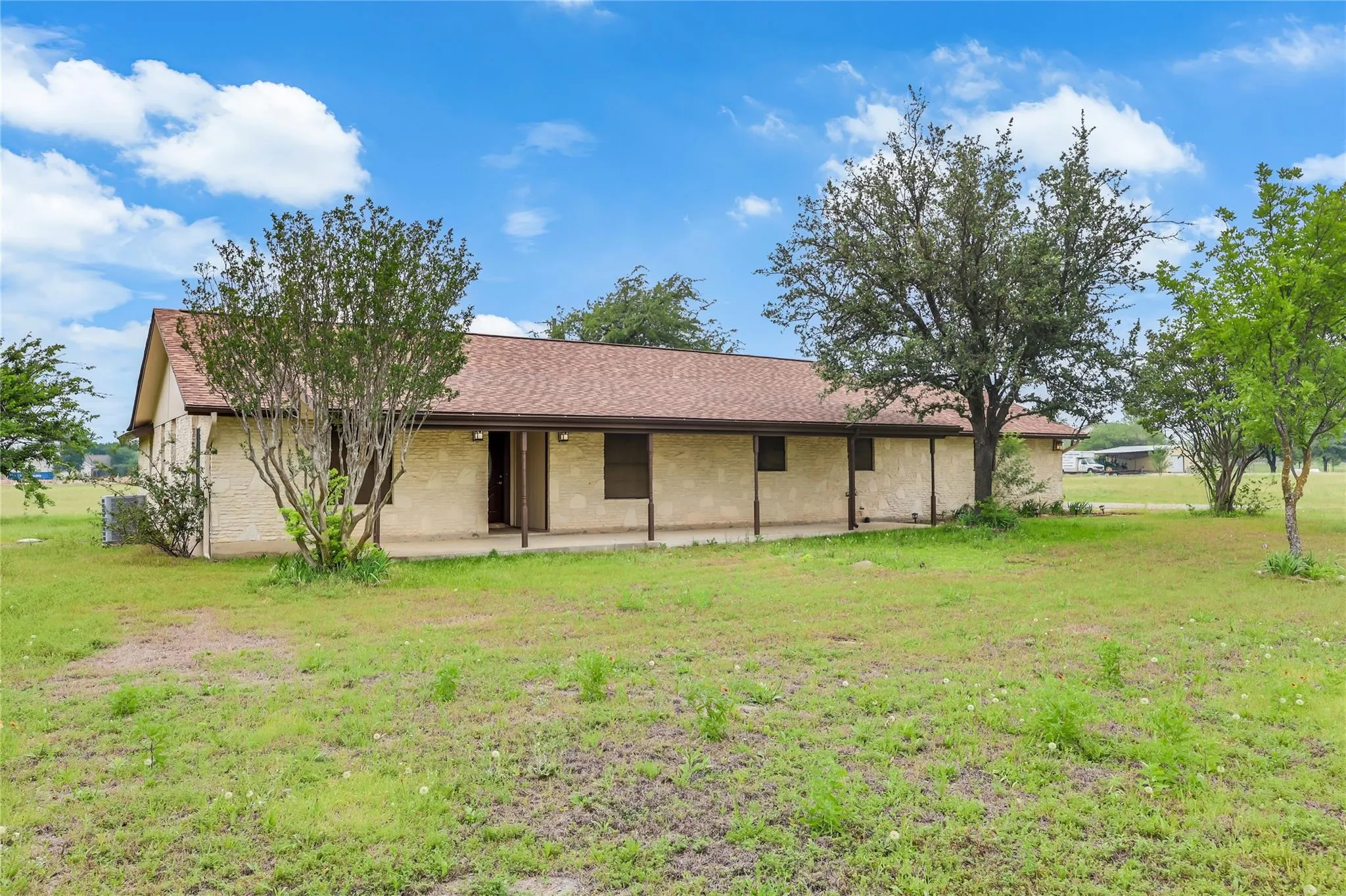 Photo 4 of 21404 MARTIN LN