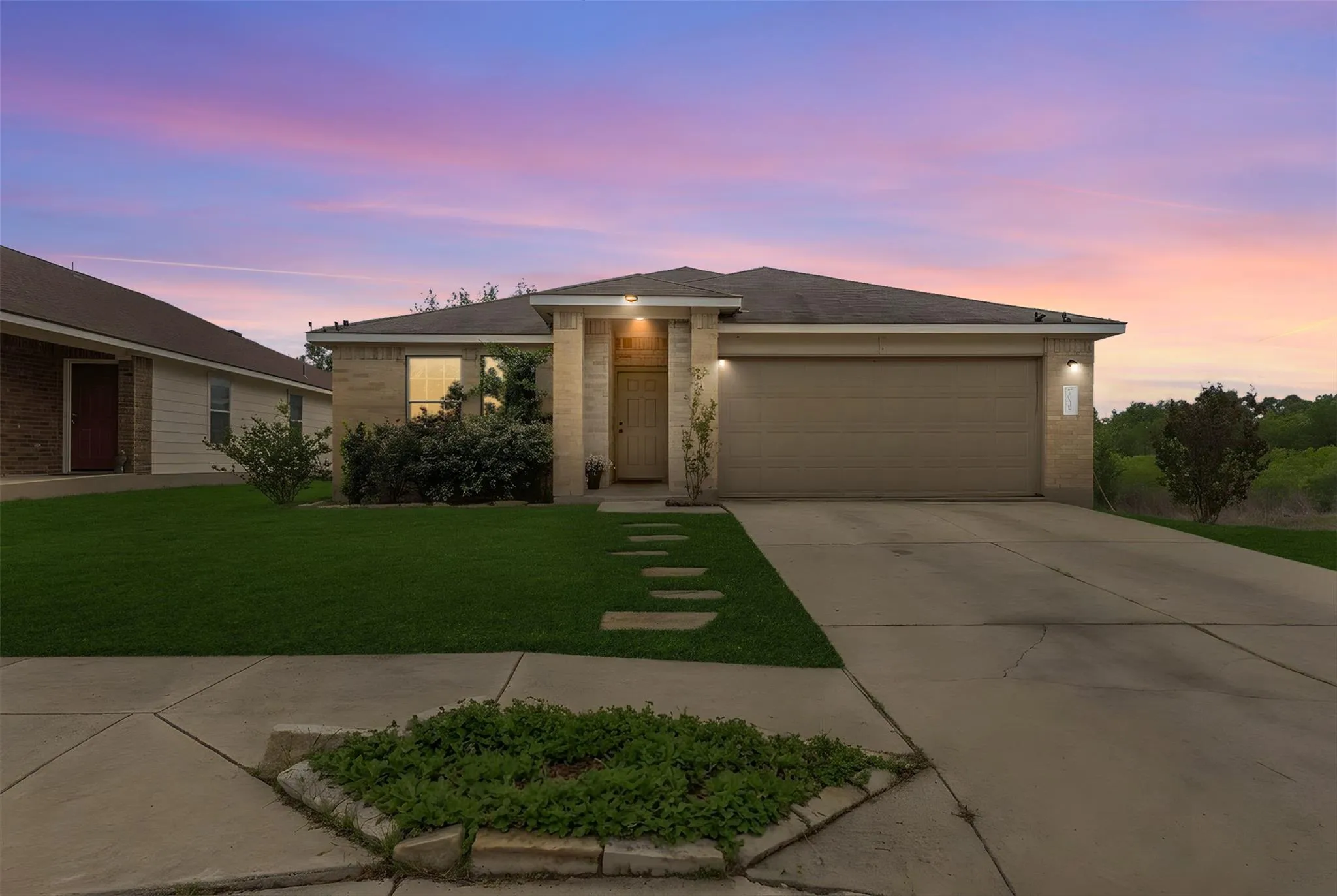 Photo 2 of 6105 CONSTELLATION CIR