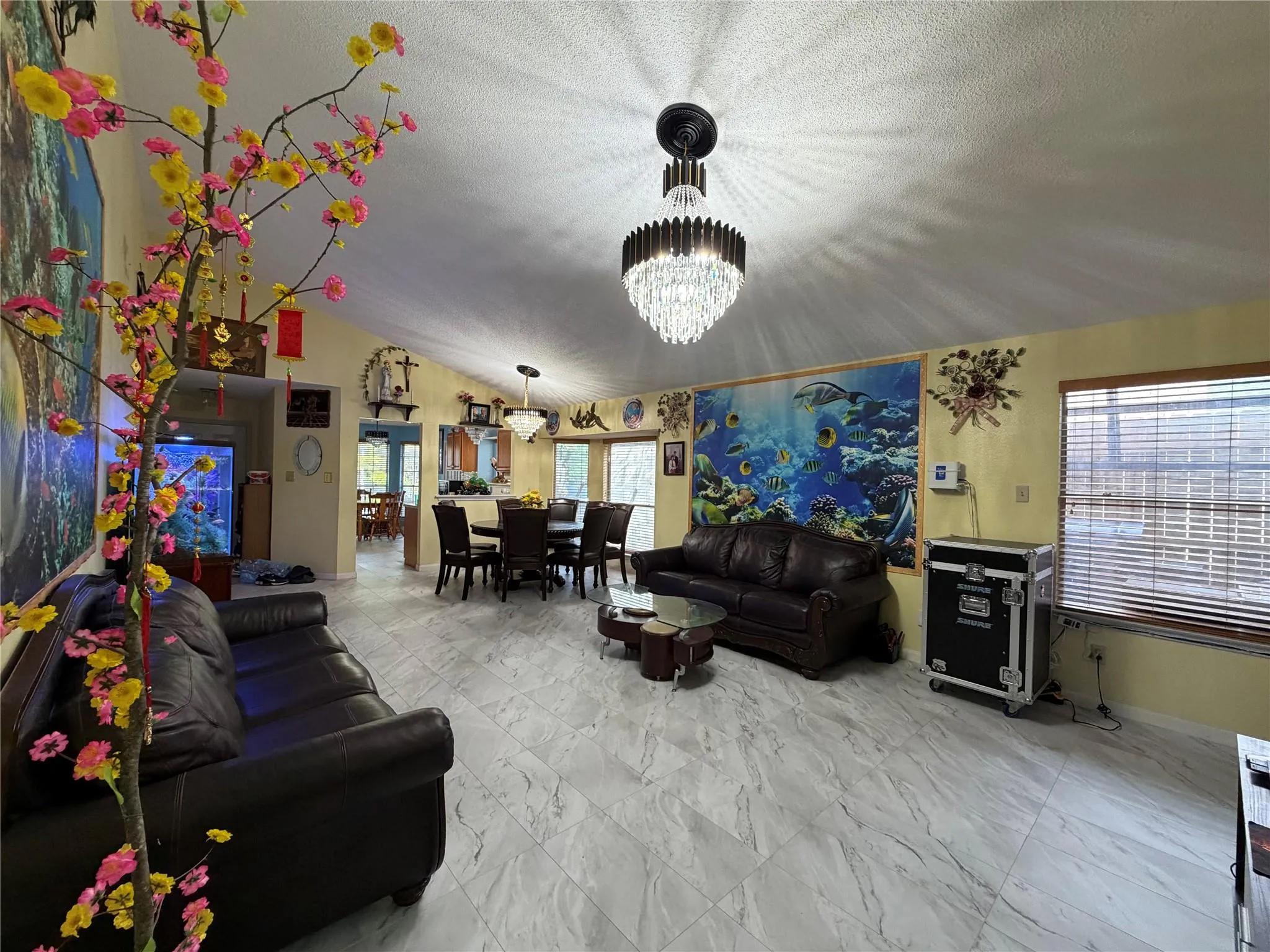 Photo 3 of 12321 YARMONT WAY