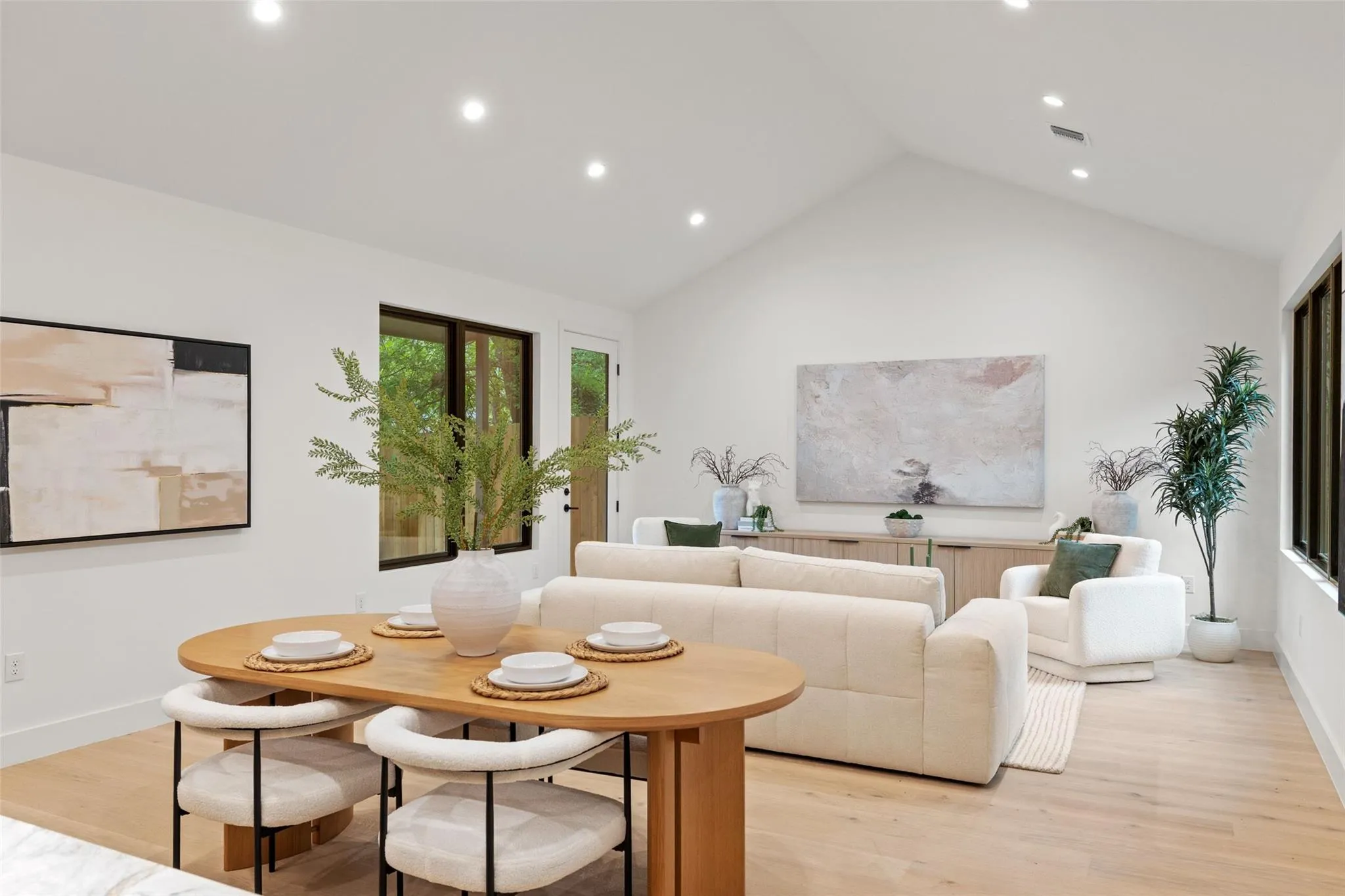 Photo 4 of 2611 OAK CREST AVE #B
