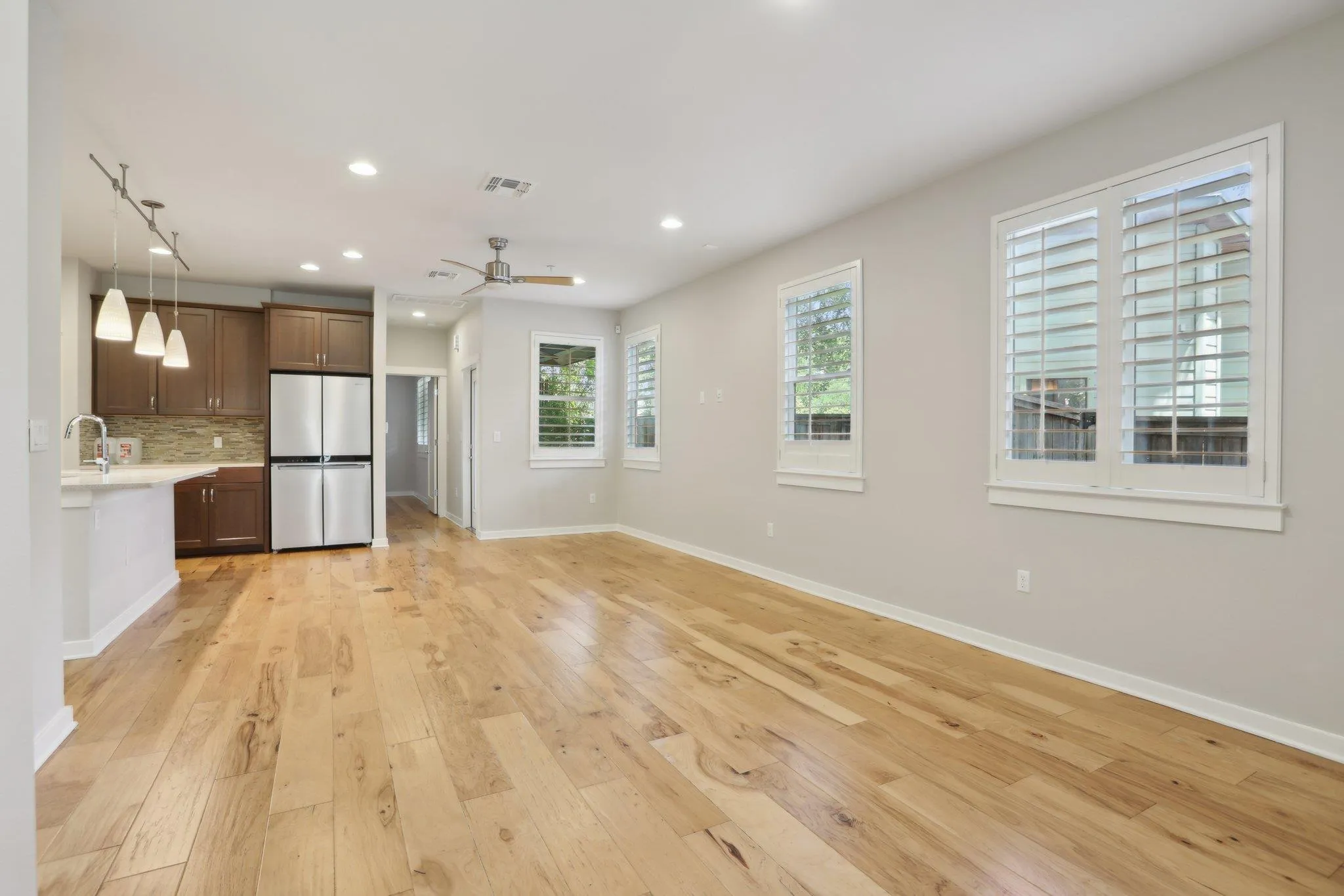 Photo 3 of 4008 VALLEY VIEW RD #A