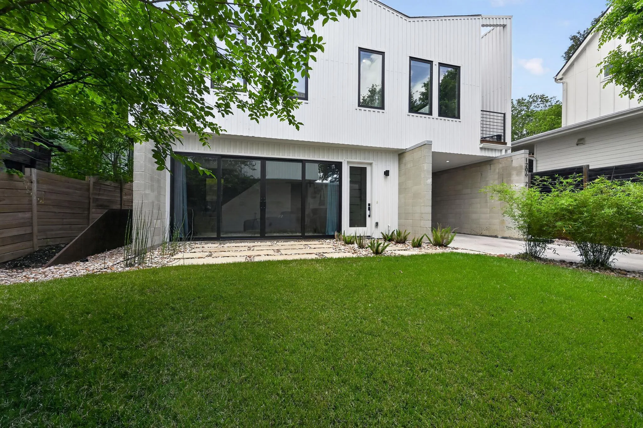 Photo 5 of 1206 LUNA ST #2
