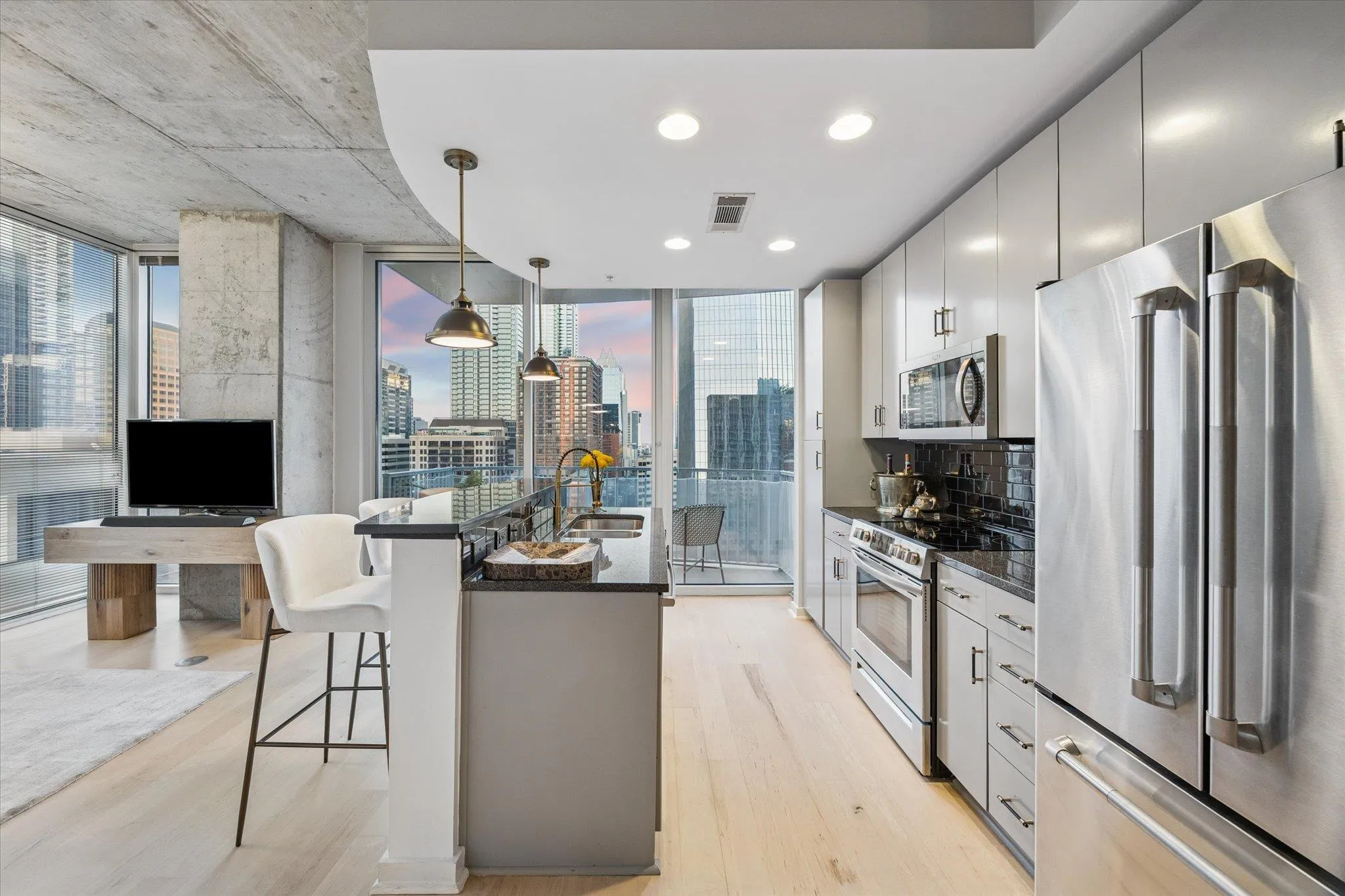 Photo 5 of 360 NUECES ST #1417