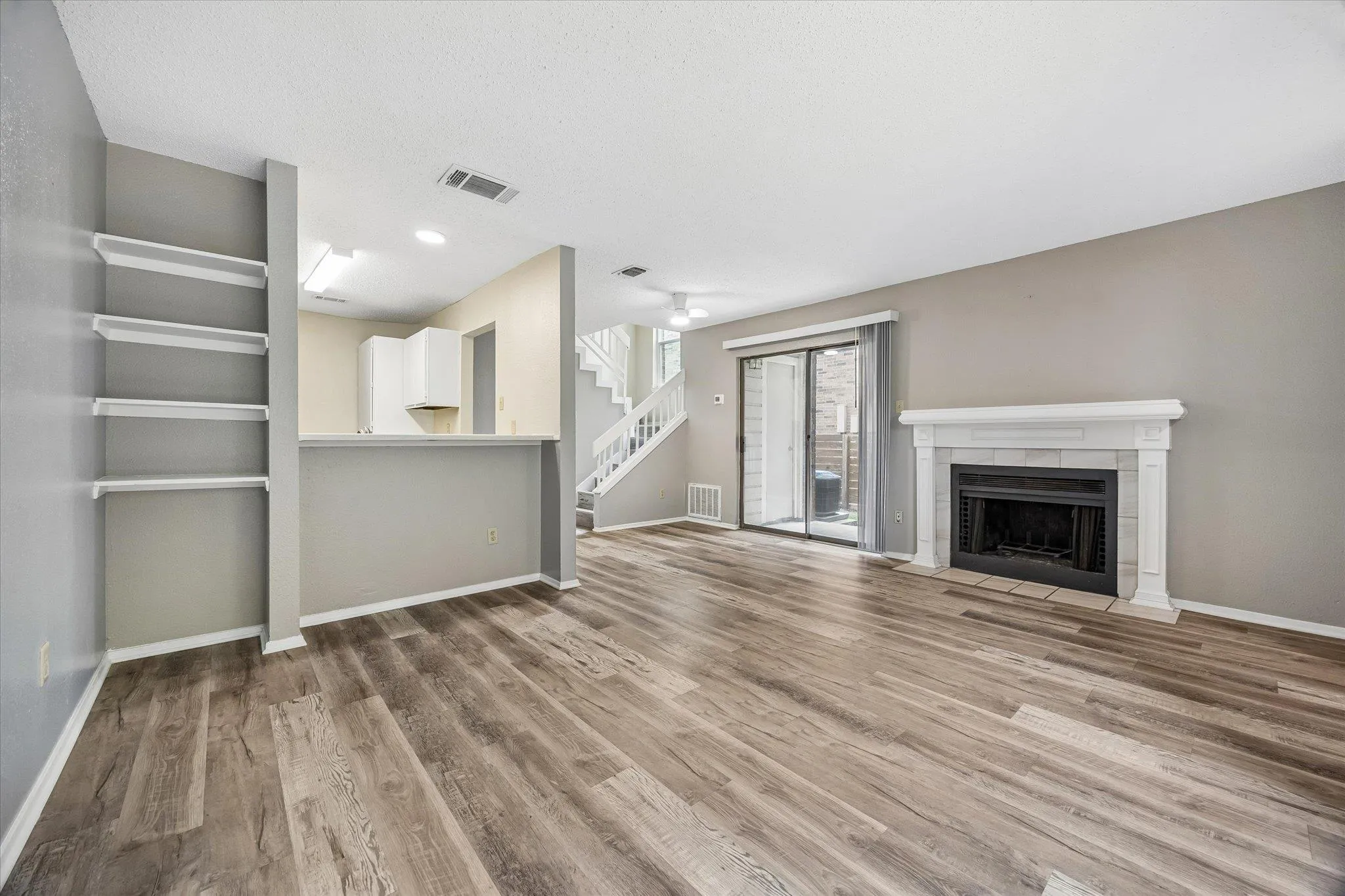 Photo 4 of 2018 W RUNDBERG LN LN #13A