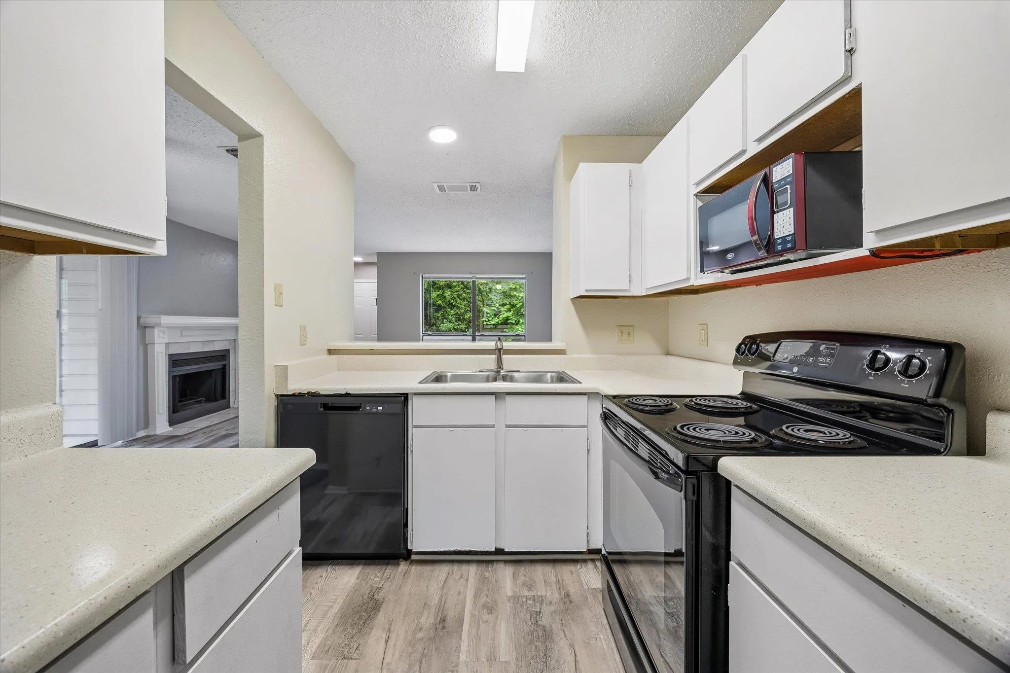 Photo 5 of 2018 W RUNDBERG LN LN #13A