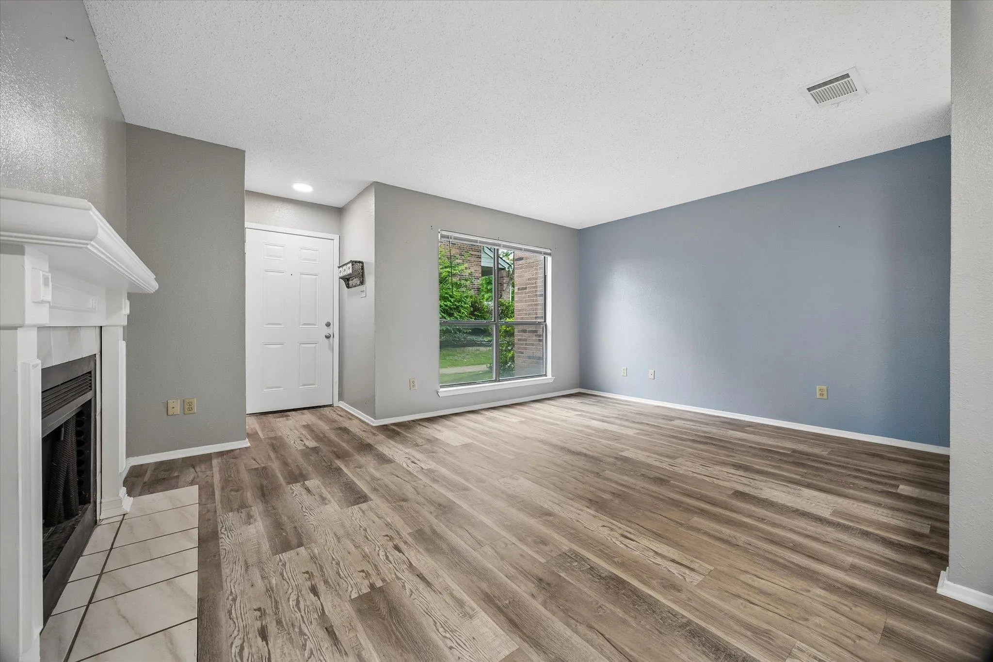 Photo 2 of 2018 W RUNDBERG LN LN #13A