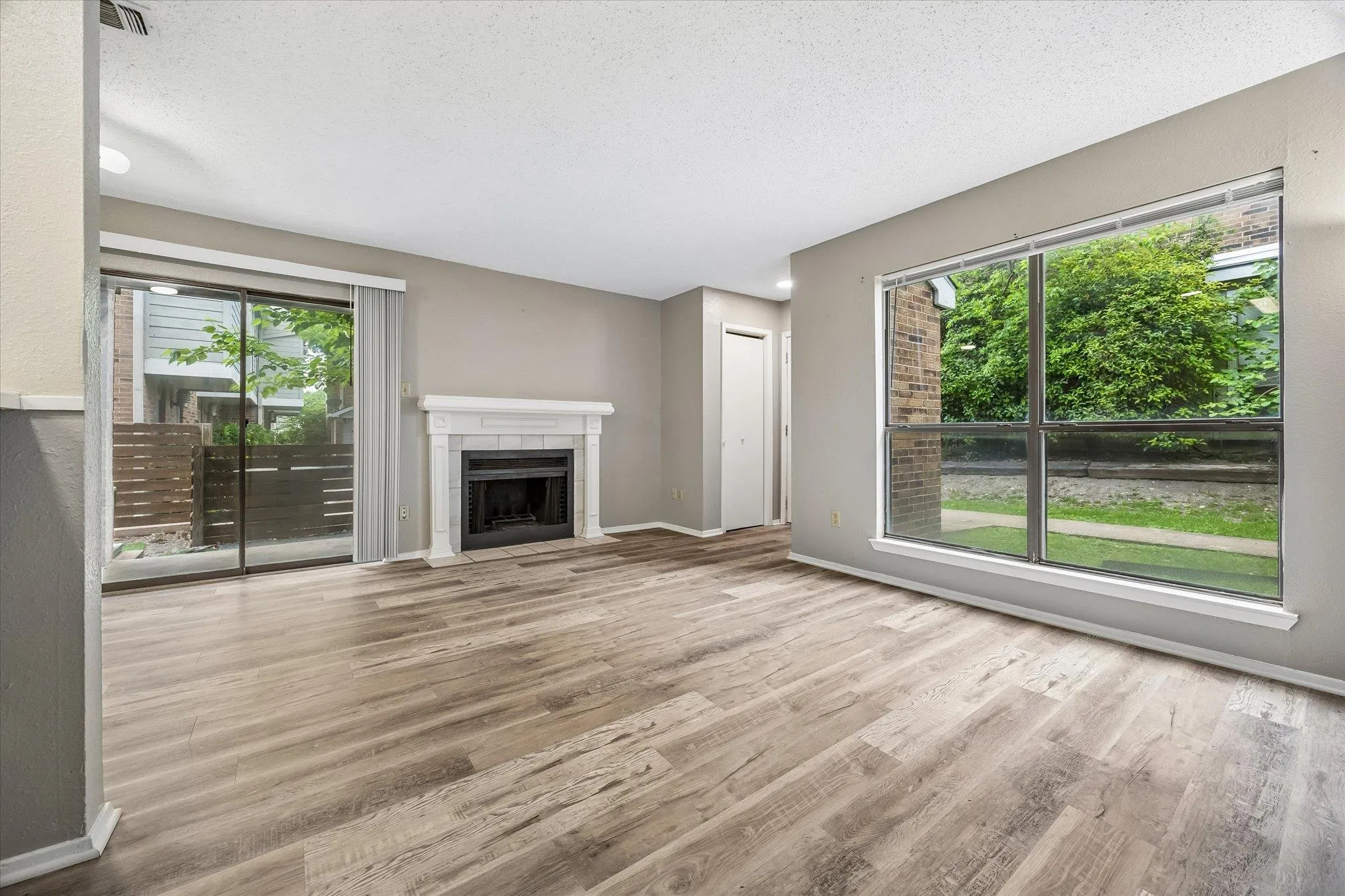 Photo 3 of 2018 W RUNDBERG LN LN #13A