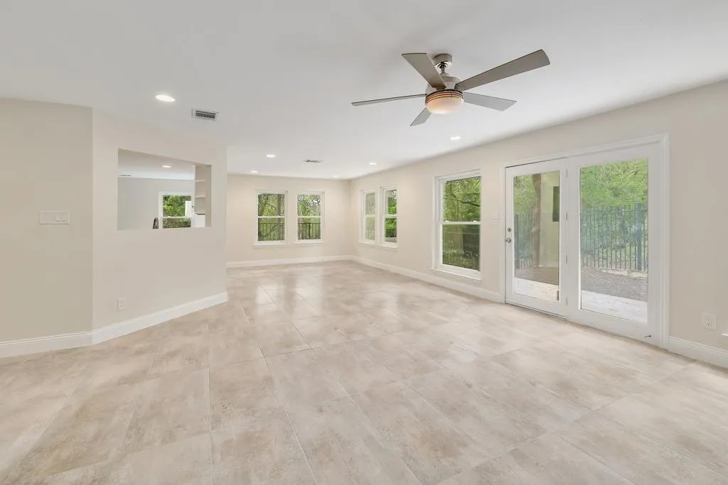 Photo 3 of 4605 BEECHWOOD HOLW