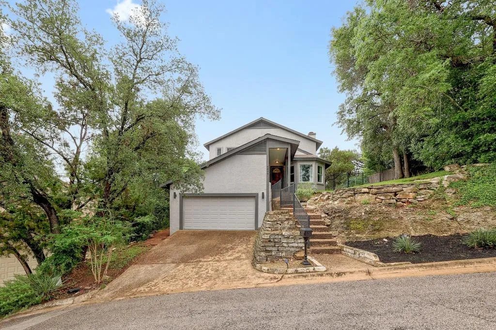 Photo of 4605 BEECHWOOD HOLW, Austin, TX, 78731