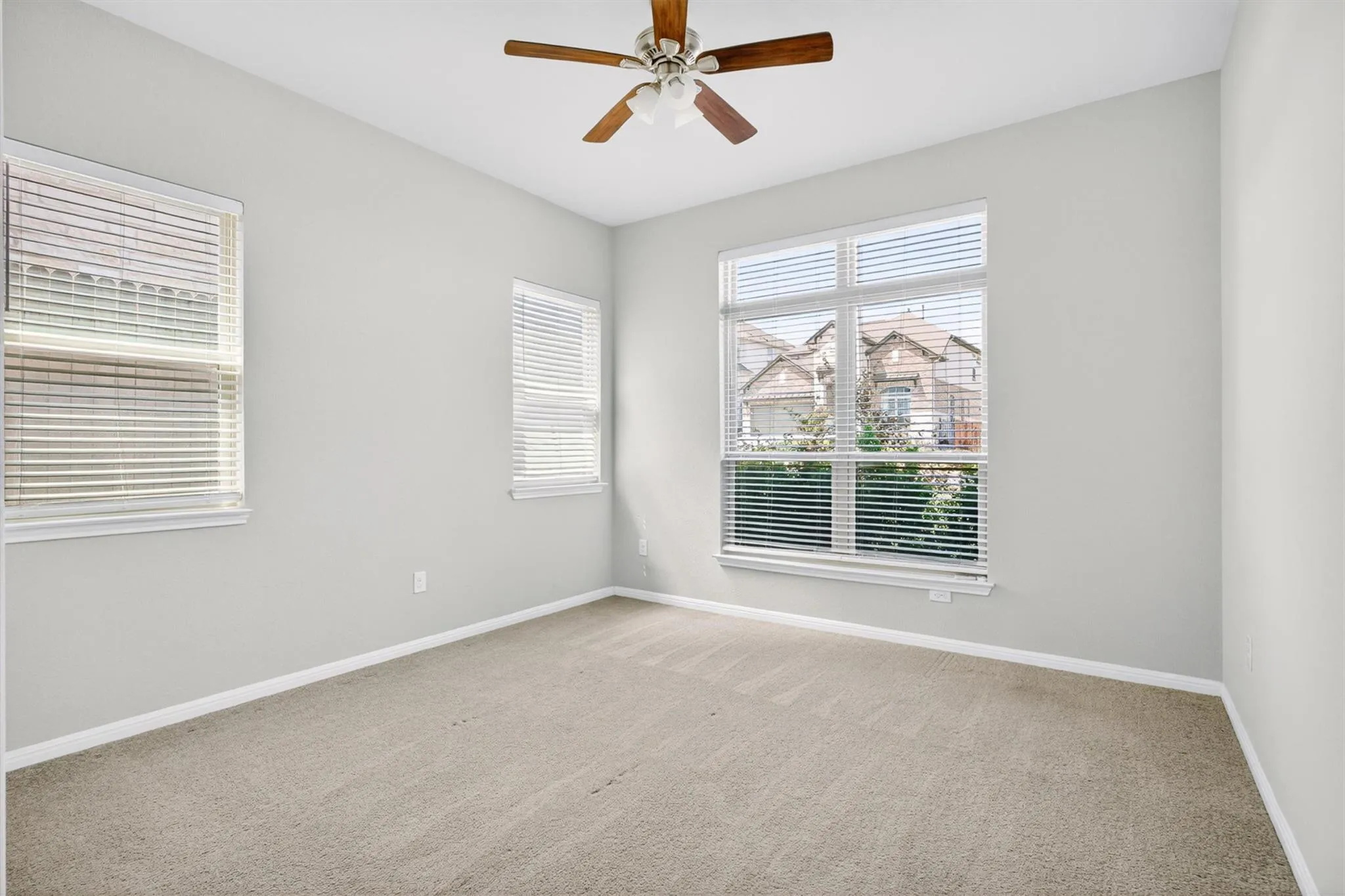 Photo 5 of 810 CLEARWELL ST