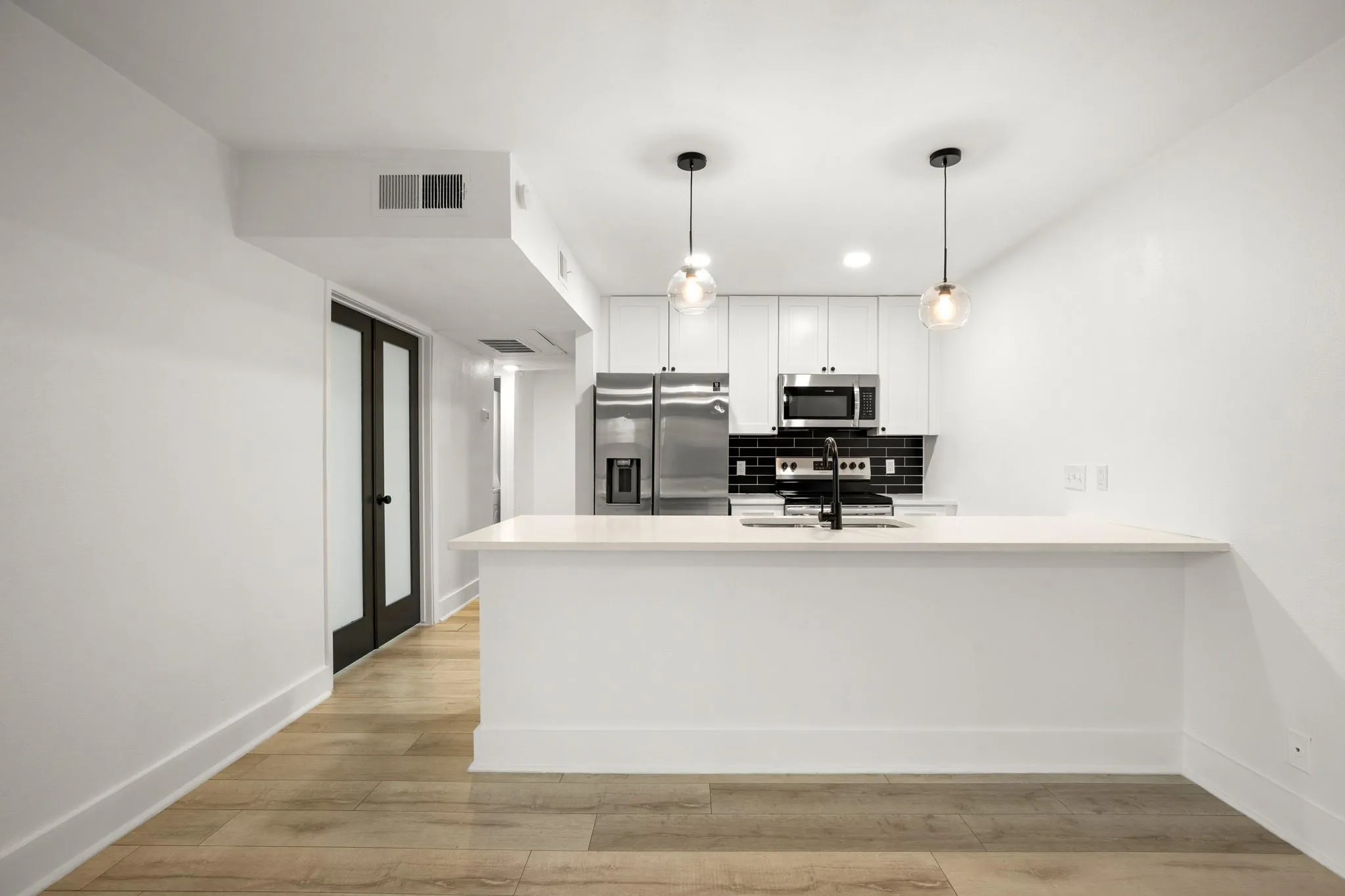 Photo of 909 REINLI ST #103, Austin, 78751