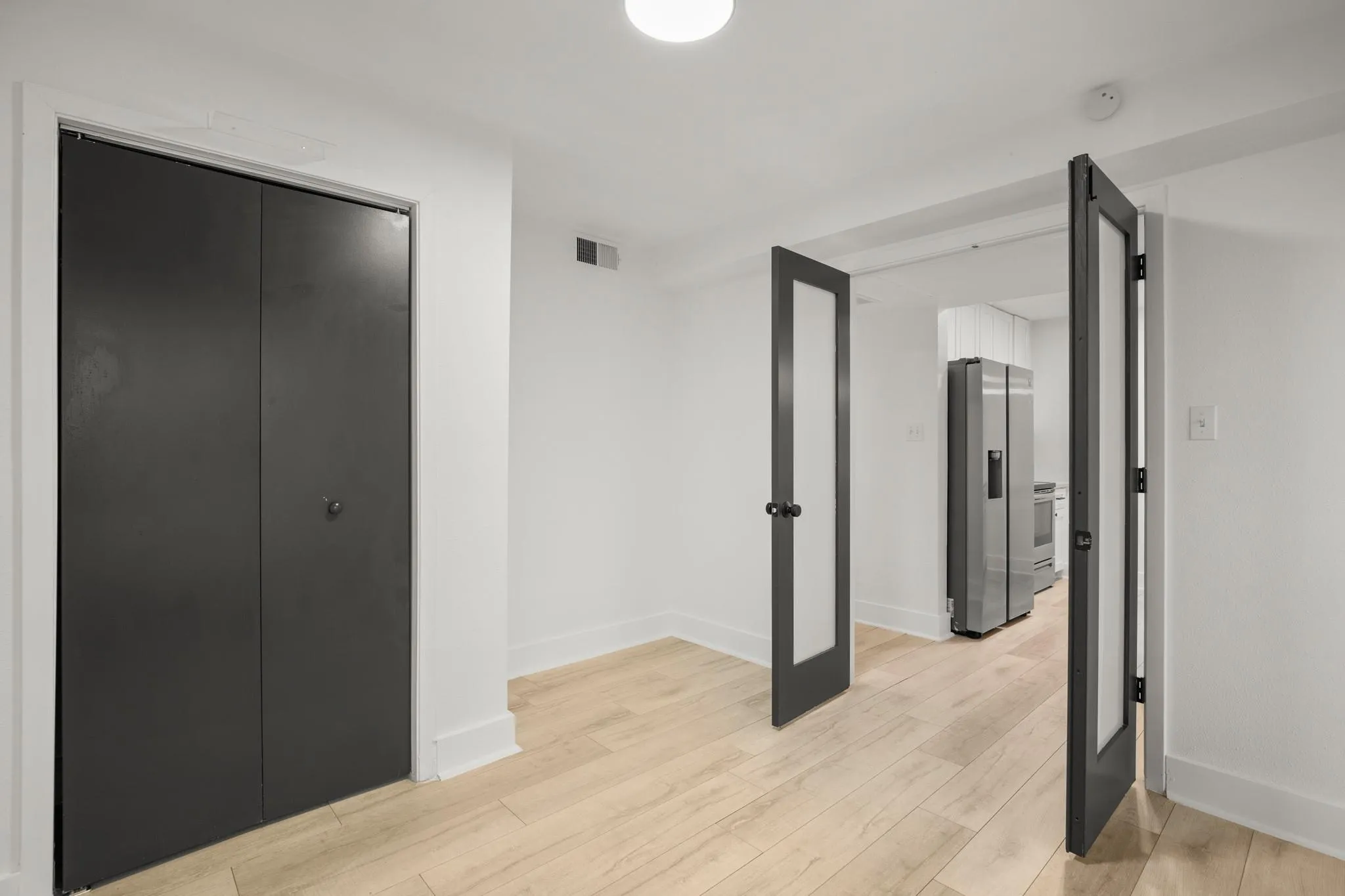 Photo 5 of 909 REINLI ST #103