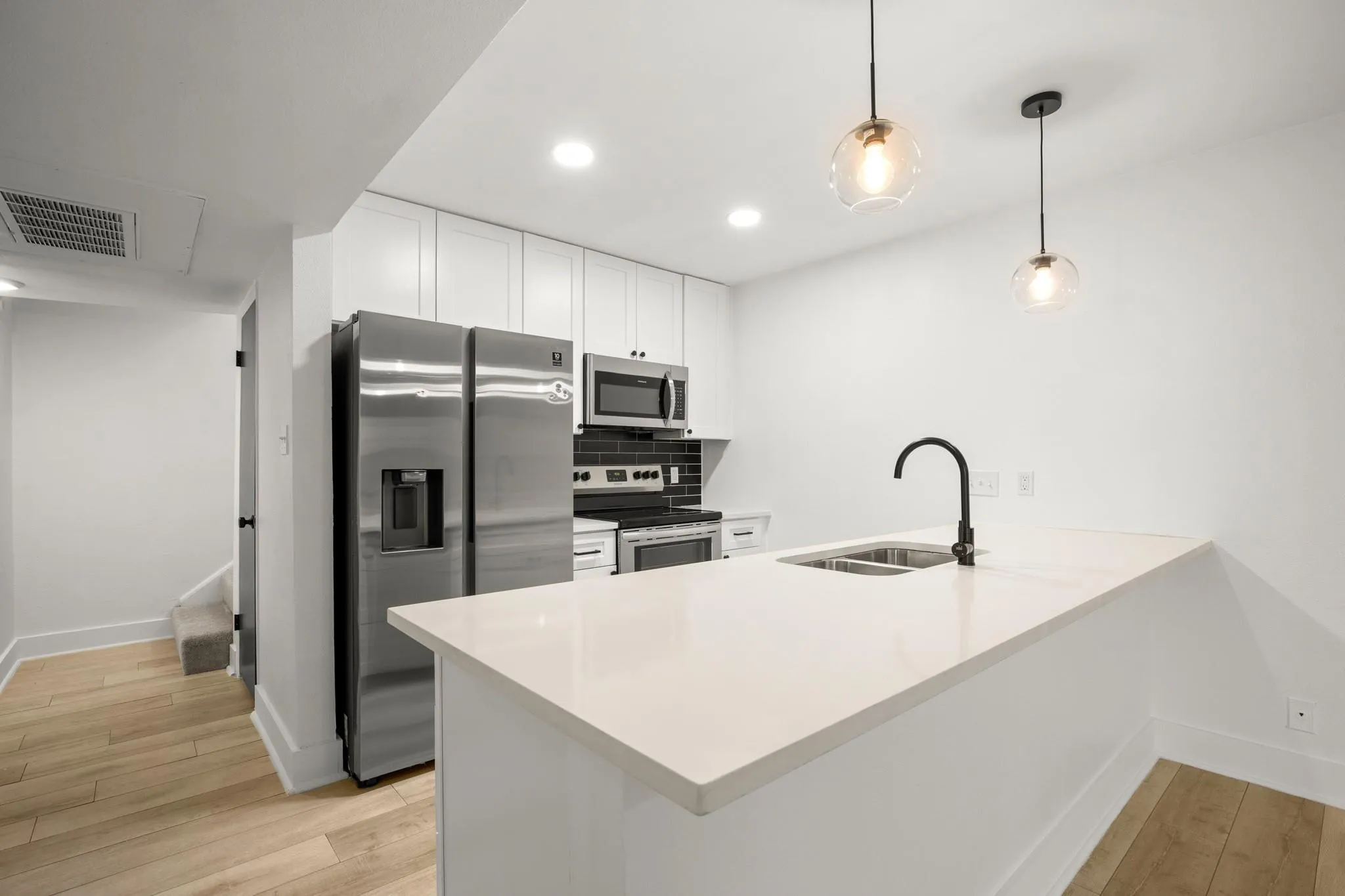 Photo 2 of 909 REINLI ST #103
