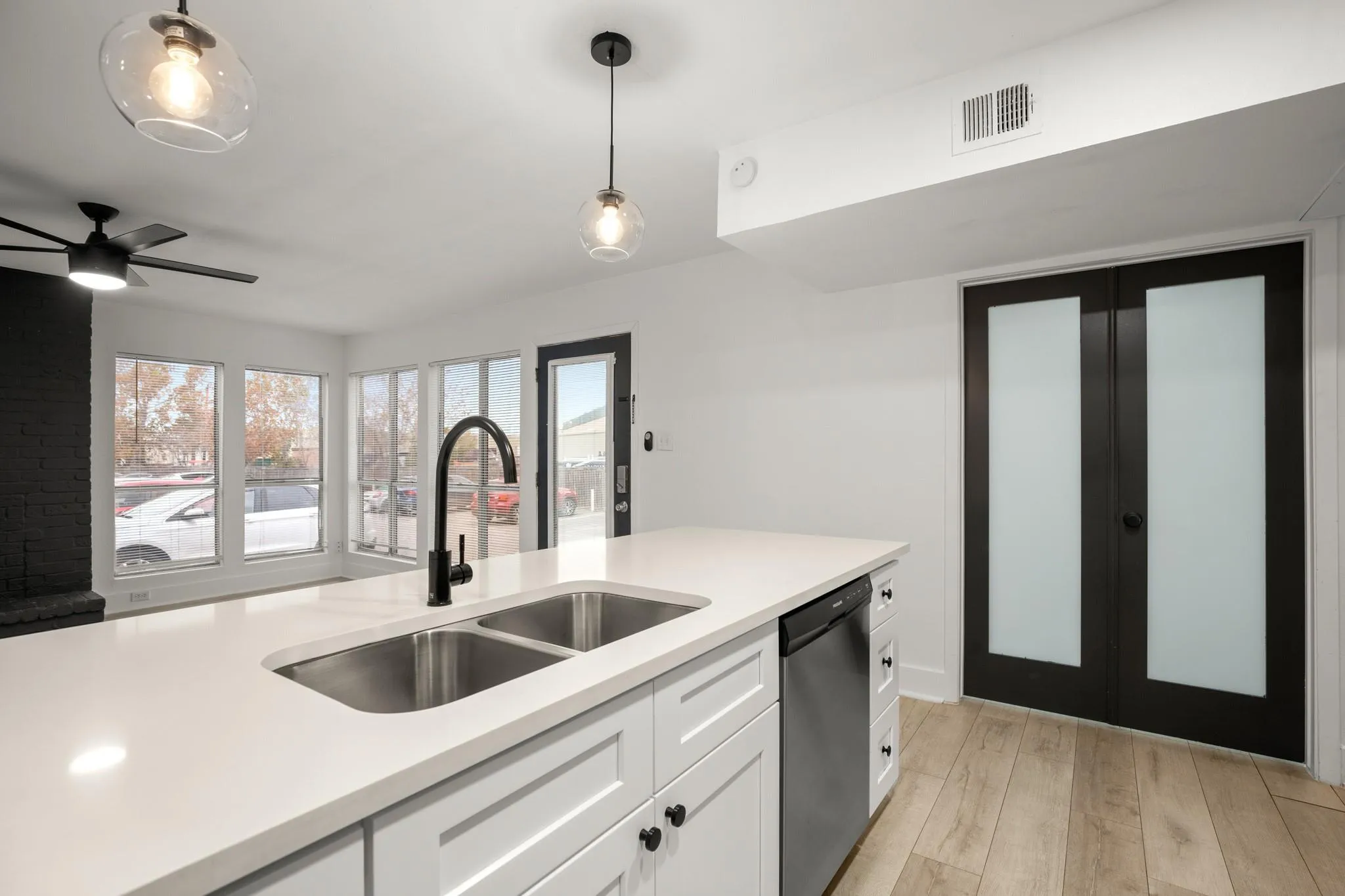 Photo 4 of 909 REINLI ST #103