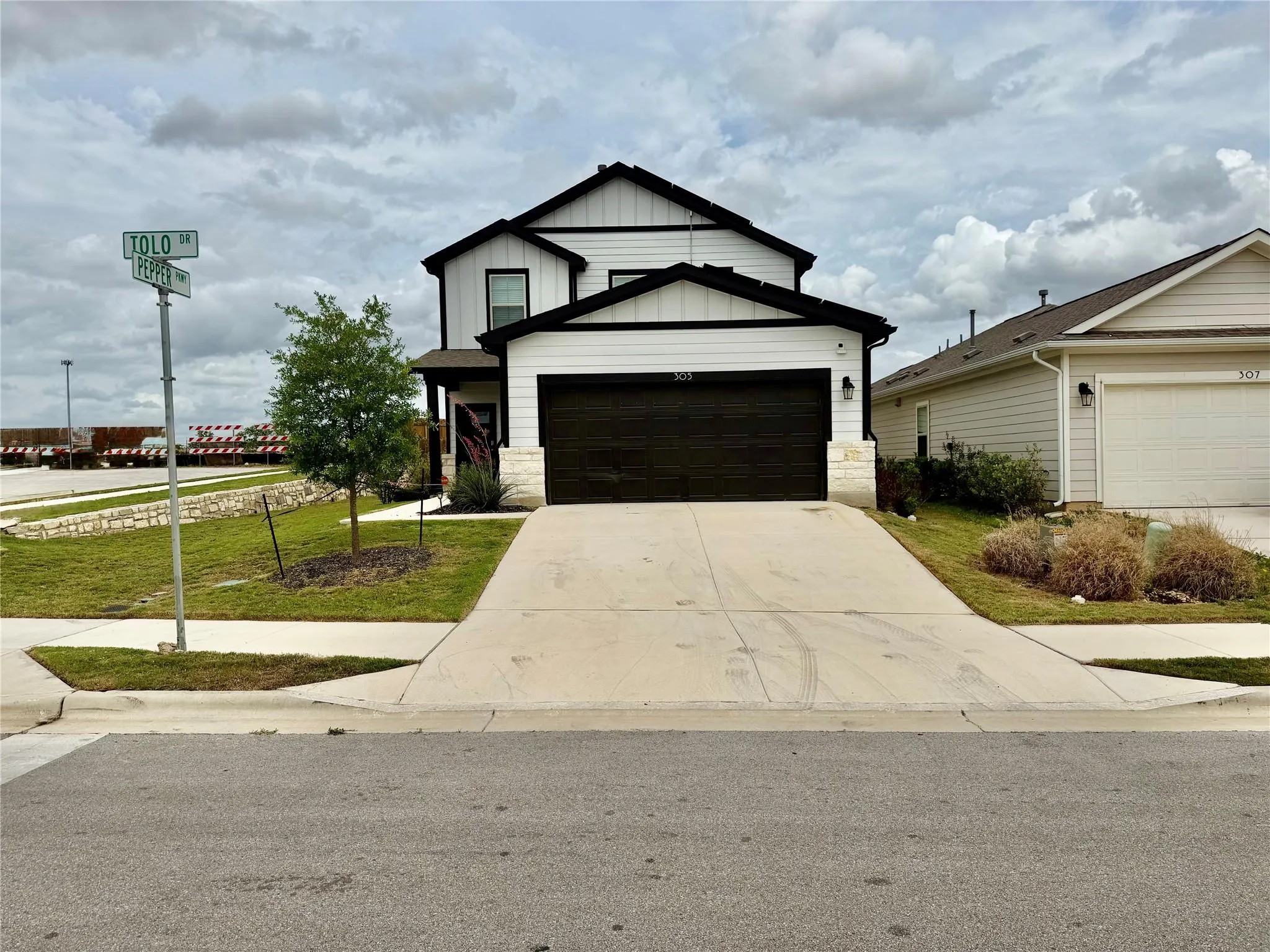 Photo 2 of 305 TOLO DR