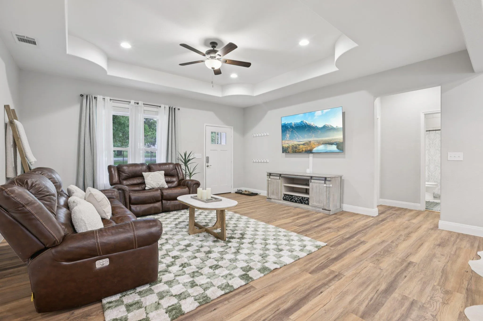 Photo 5 of 112 TWIN LAKES LN