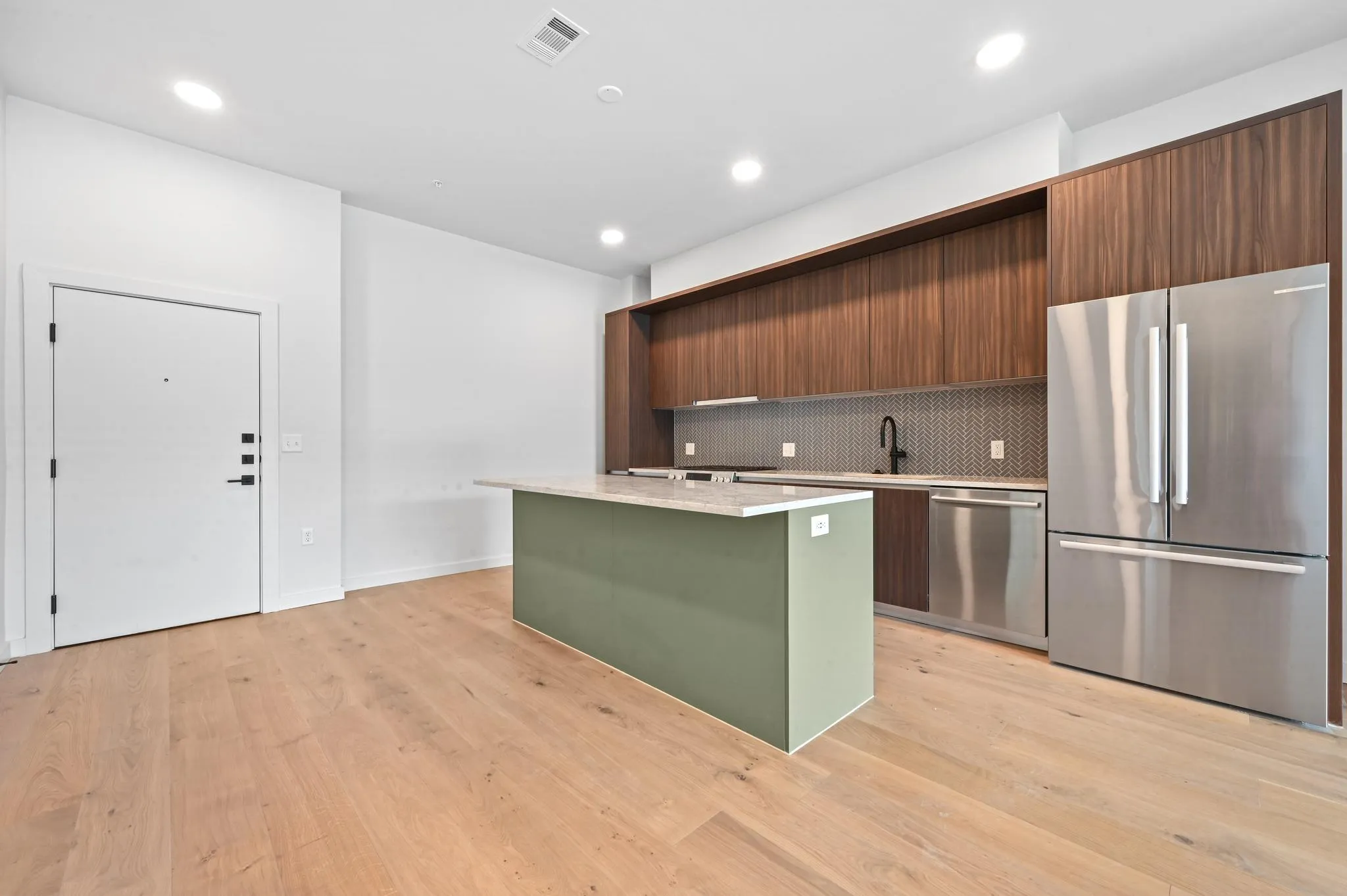 Photo 4 of 2209 S 1ST ST #121
