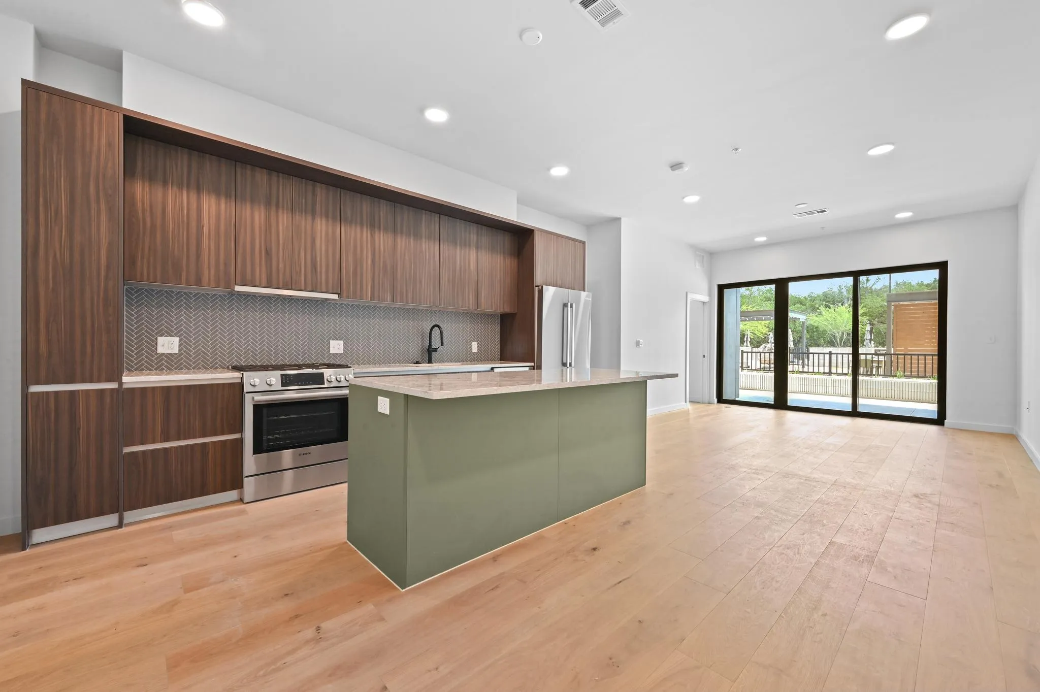 Photo 2 of 2209 S 1ST ST #121