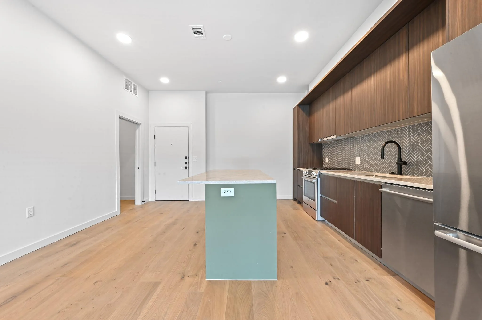 Photo 5 of 2209 S 1ST ST #121